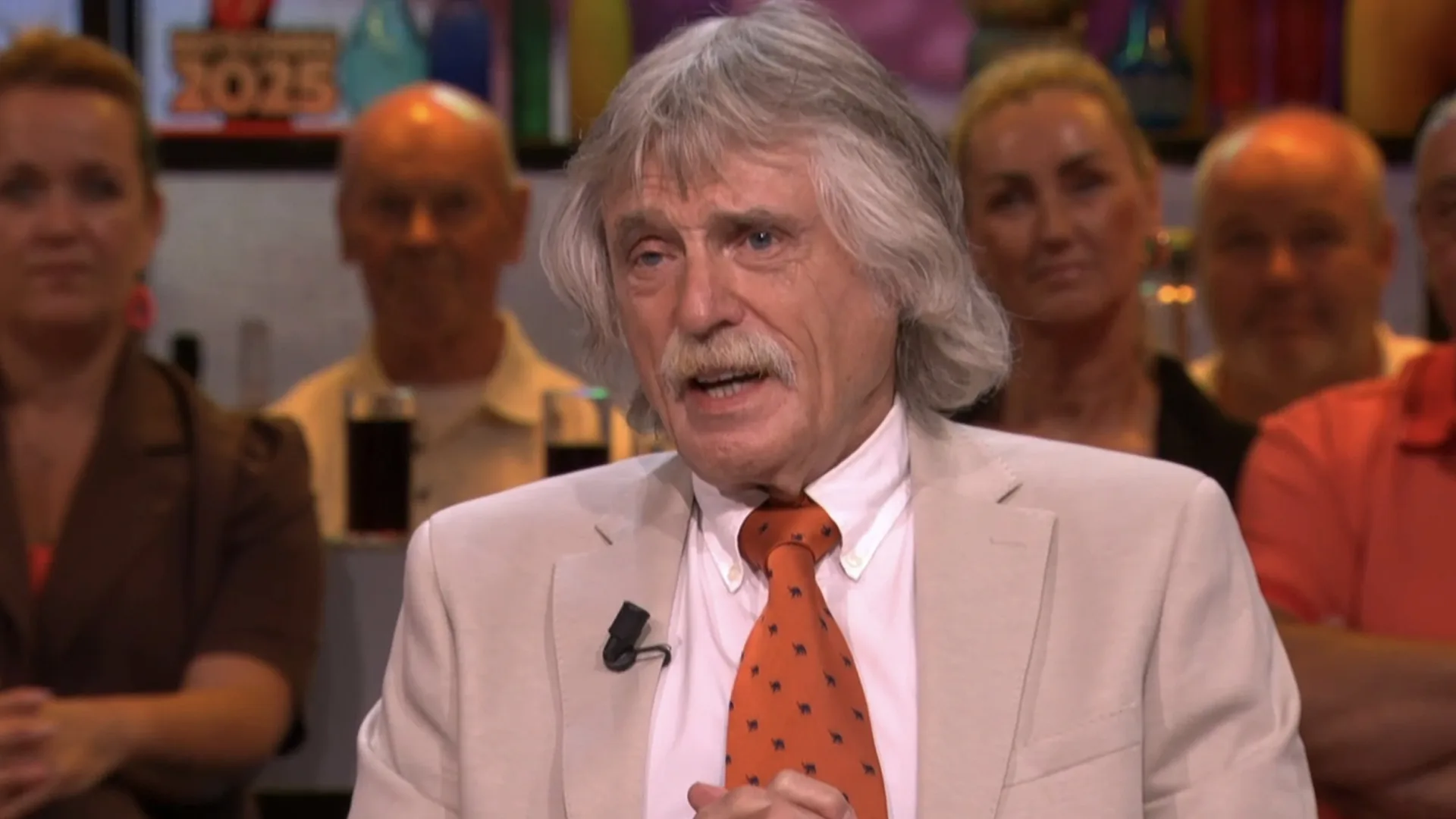 Johan Derksen neemt het op voor Molukkers: 'Betaal het pensioen waar ze recht op hadden alsnog uit'