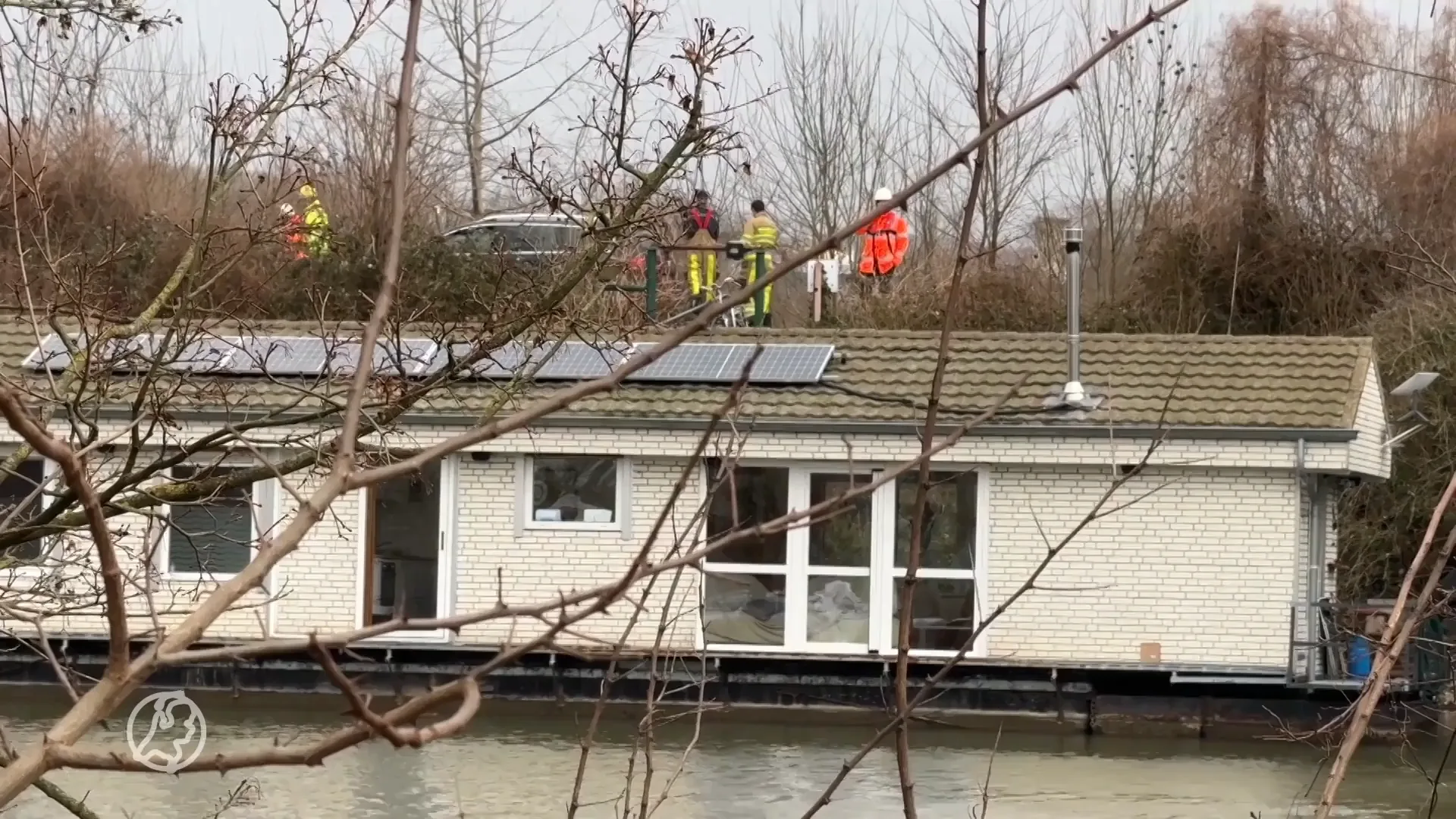 Woonboot in Maastricht loopt onder water