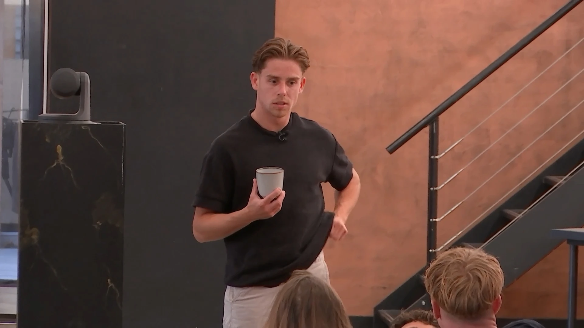 Roxy en Robert krijgen kritiek van de groep