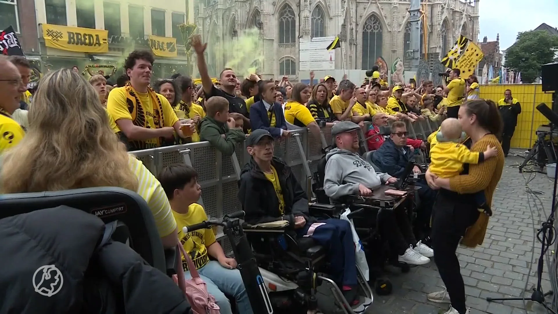 NAC na promotie gehuldigd op Grote Markt in Breda