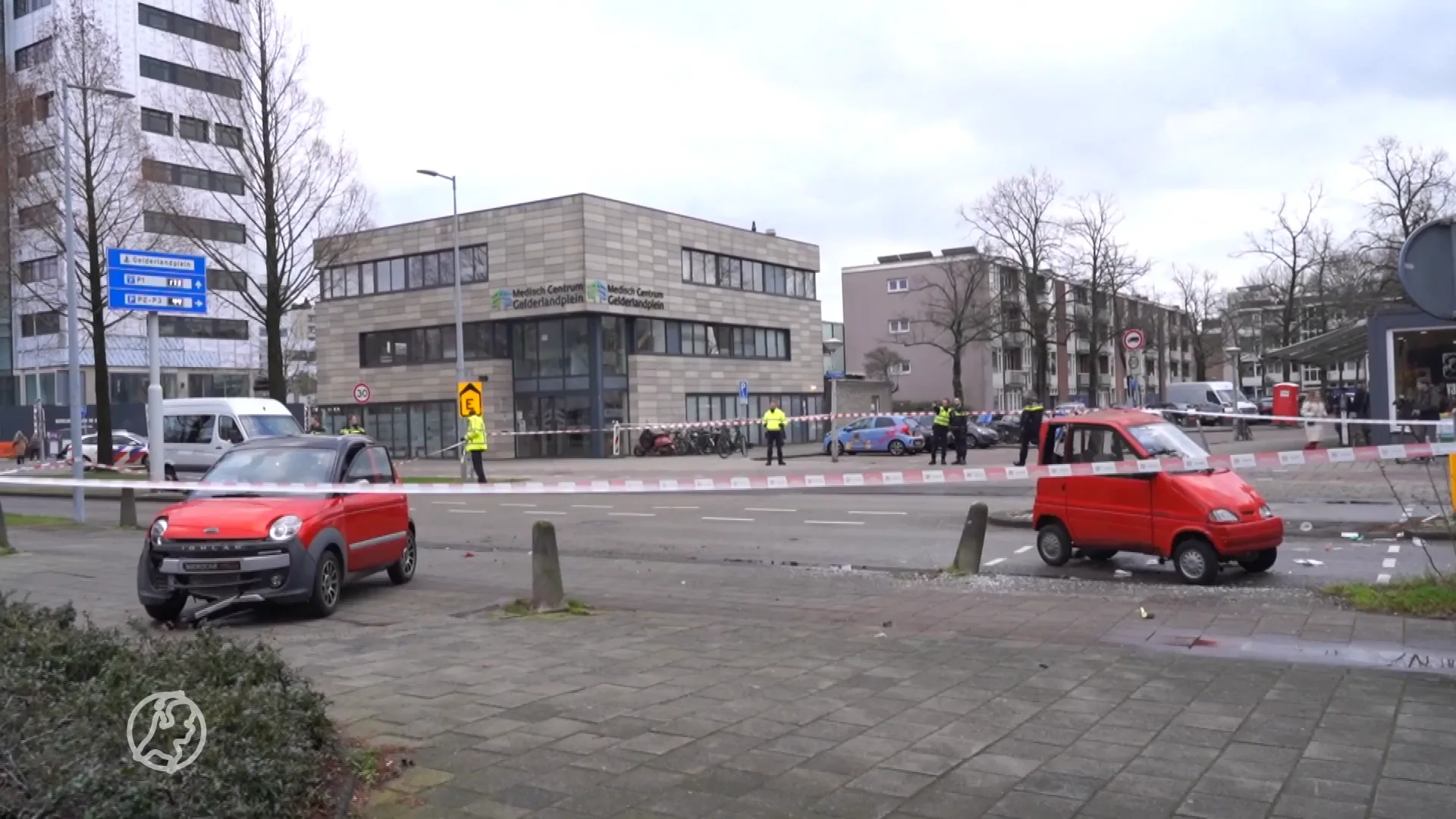 Brommobielen botsen op elkaar in Amsterdam: 93-jarige man aangehouden