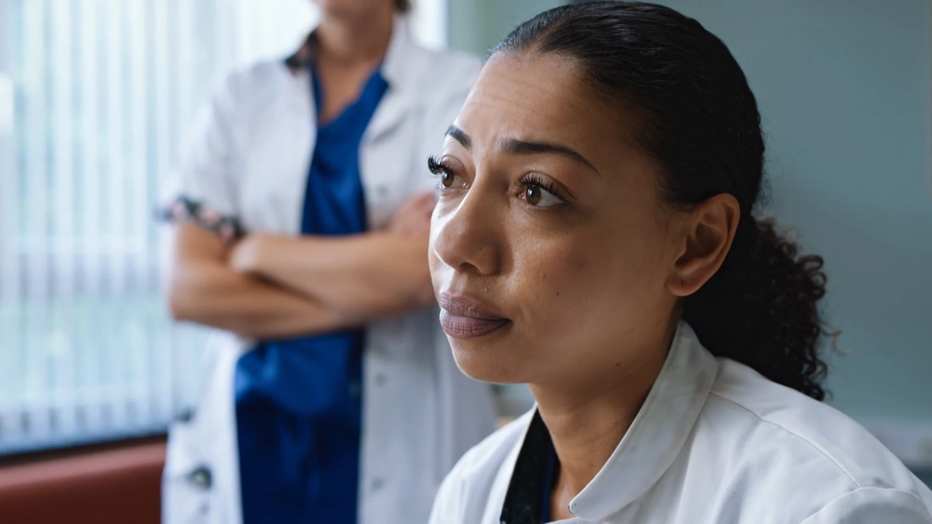 Kyra dient een klacht in over Dr. Stevens bij Rose