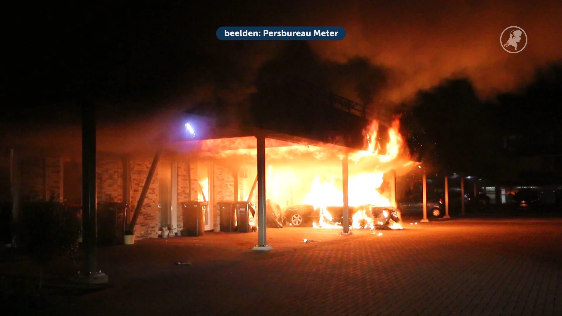 Grote brand Hoogeveen: auto vat vlam, woningen ontruimd