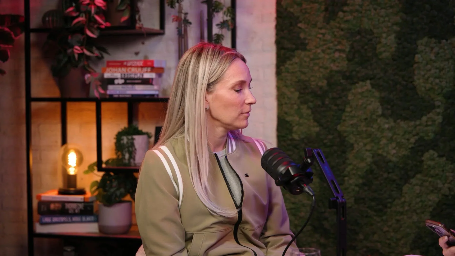 Hélène Hendriks flirt met Noa Vahle vader: 'Houd je tengels thuis'