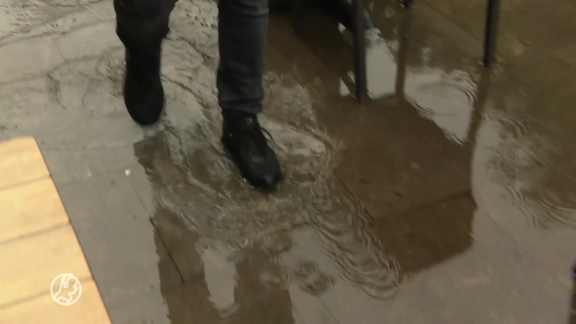 Restaurant in Heenvliet getroffen door flinke regenbui: 'Zo heftig heb ik het nog nooit meegemaakt'