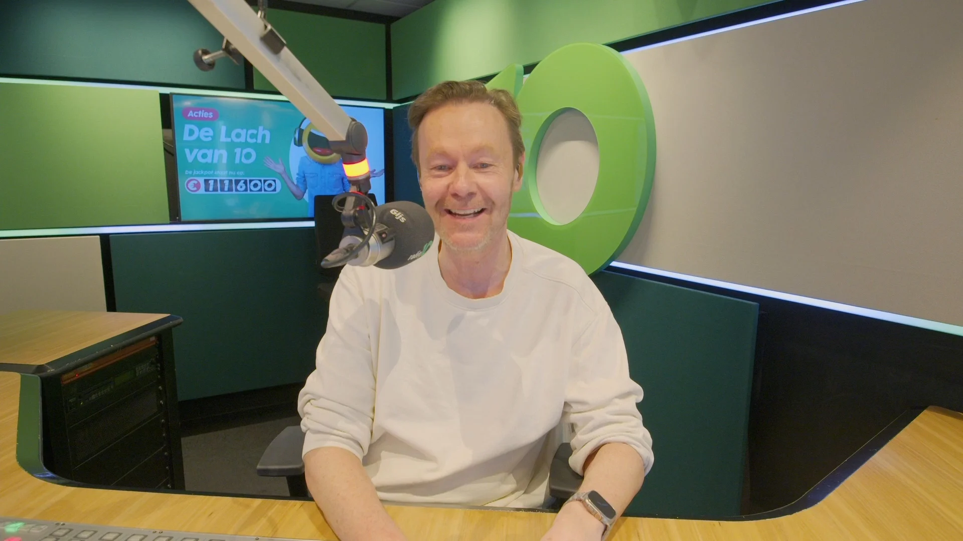 Gijs belt met vader van jongetje (8) die onnodig 112 belde en 'sori' moest zeggen