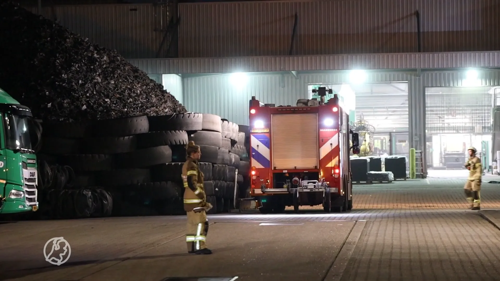 Gewonden door brand bij autobandenrecyclingbedrijf in Amsterdam