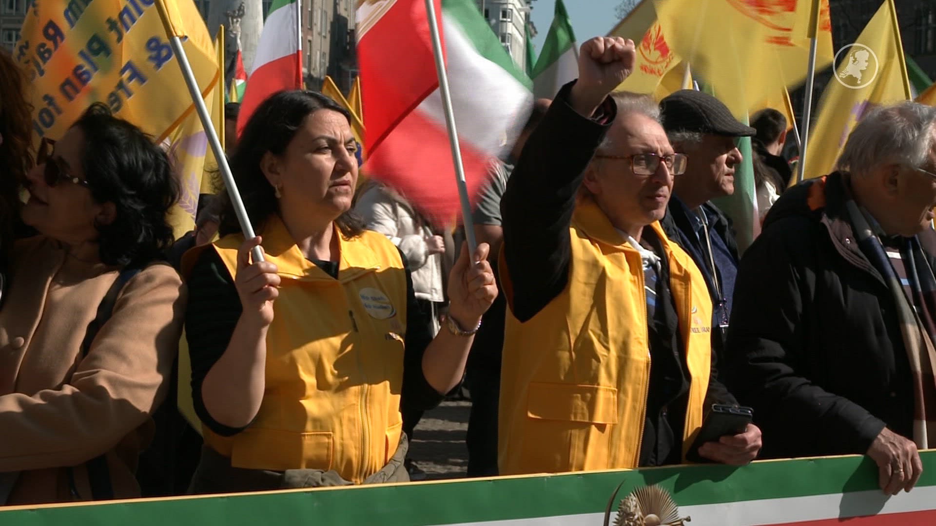 Honderden Iraniërs demonstreren, dagen na neerschieten Iraniër in Schoonhoven