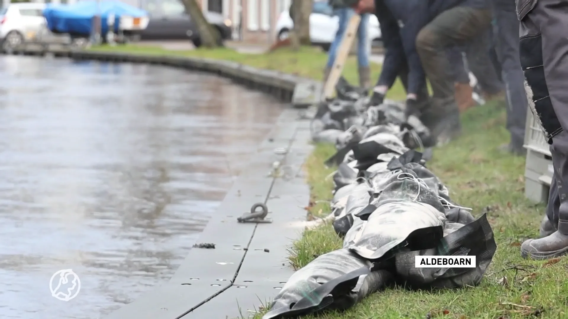 Begraafplaats dicht, woonboten ontruimd: op meerdere plekken overlast door hoogwater