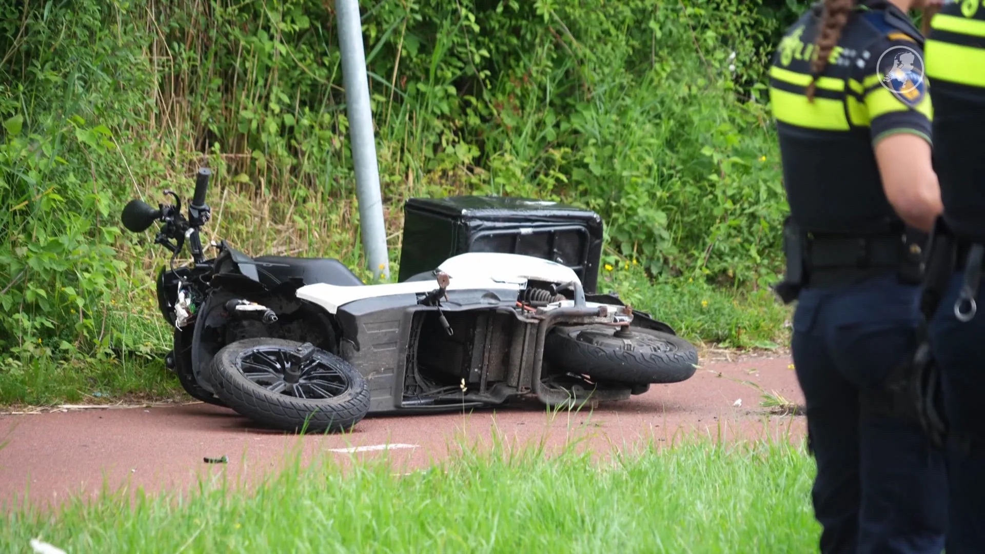 Scooterrijder zwaargewond na botsing met auto in Groningen