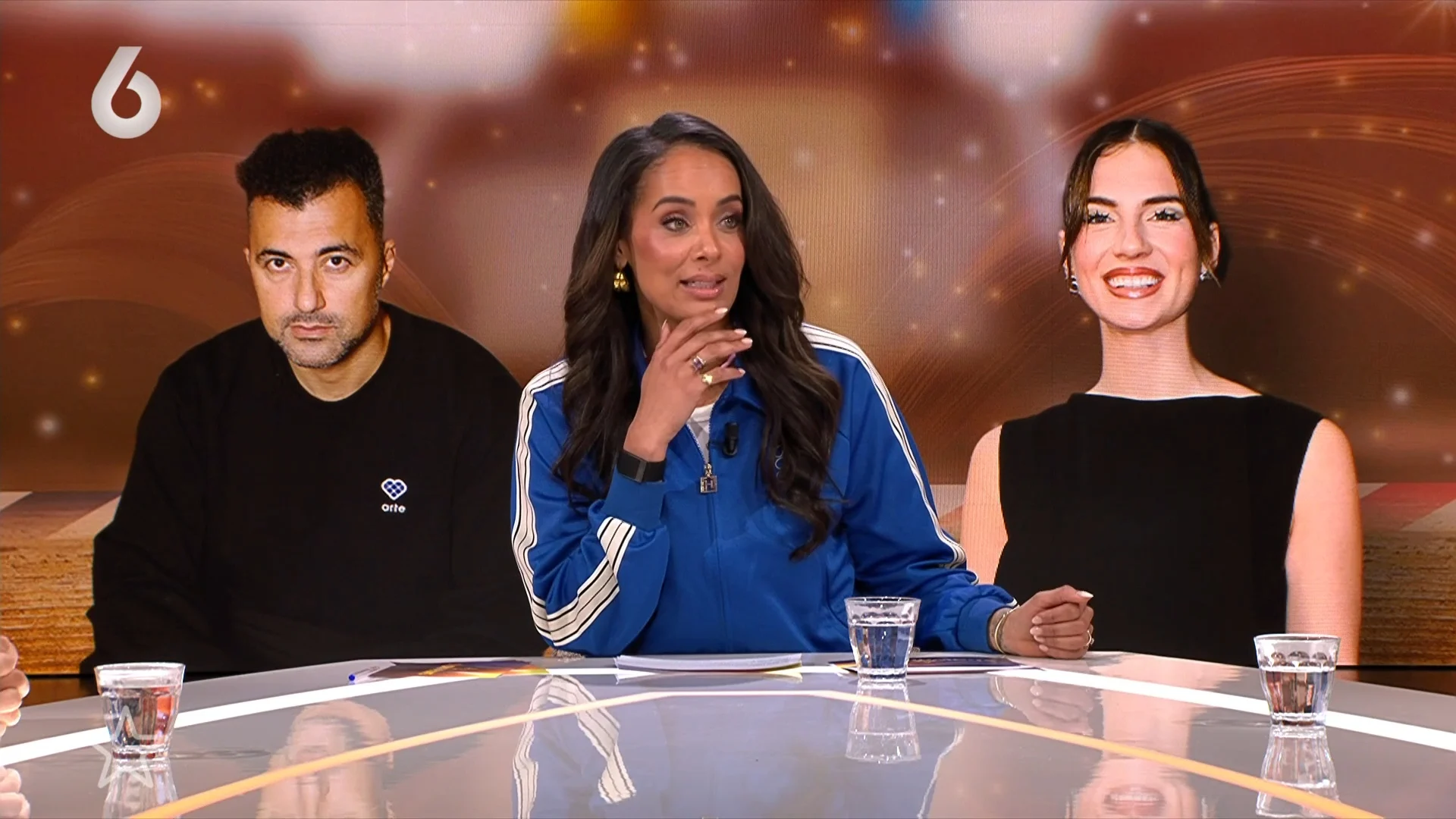 Zangeres Maan houdt opvallend diepte-interview