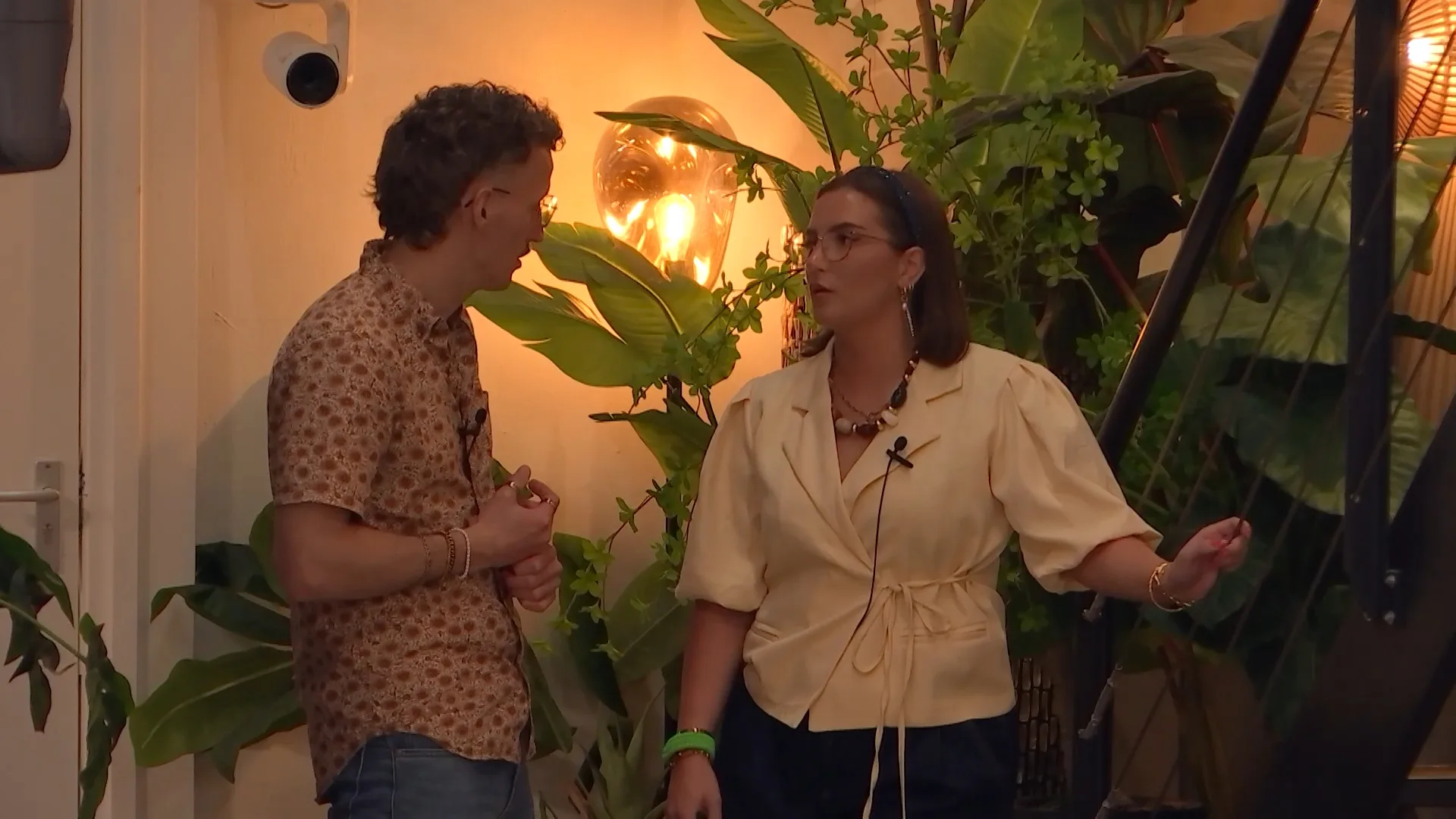 Dominique wil niet met een koppel in een bondje