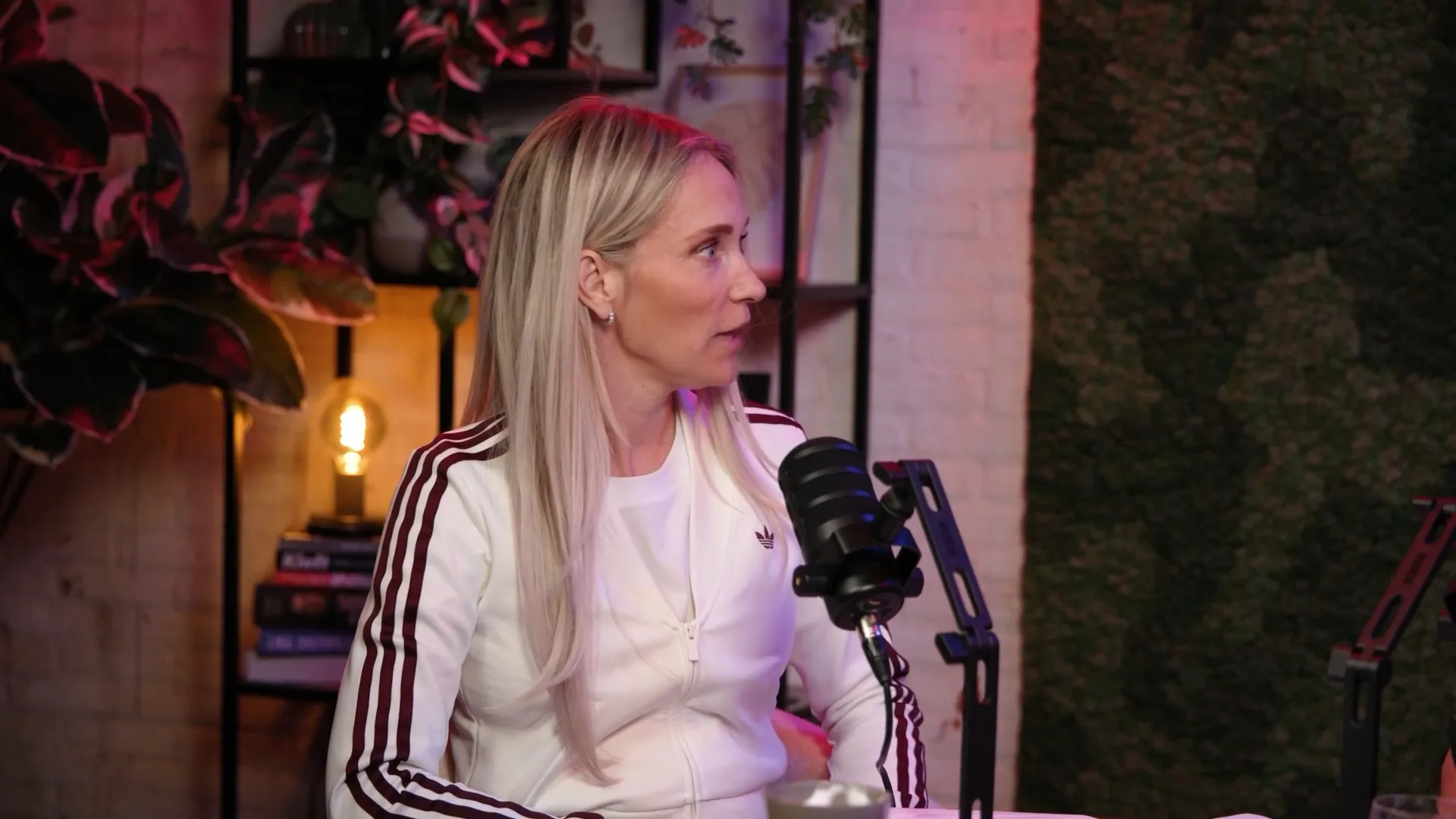 Kijkers sliden in DM van Hélène Hendriks: 'Je botox is niet goed gegaan'