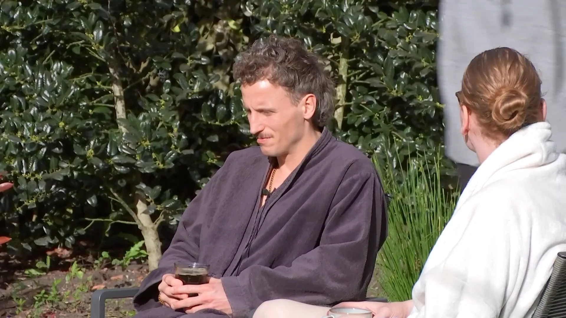 Roland wil even 'de situatie schetsen'