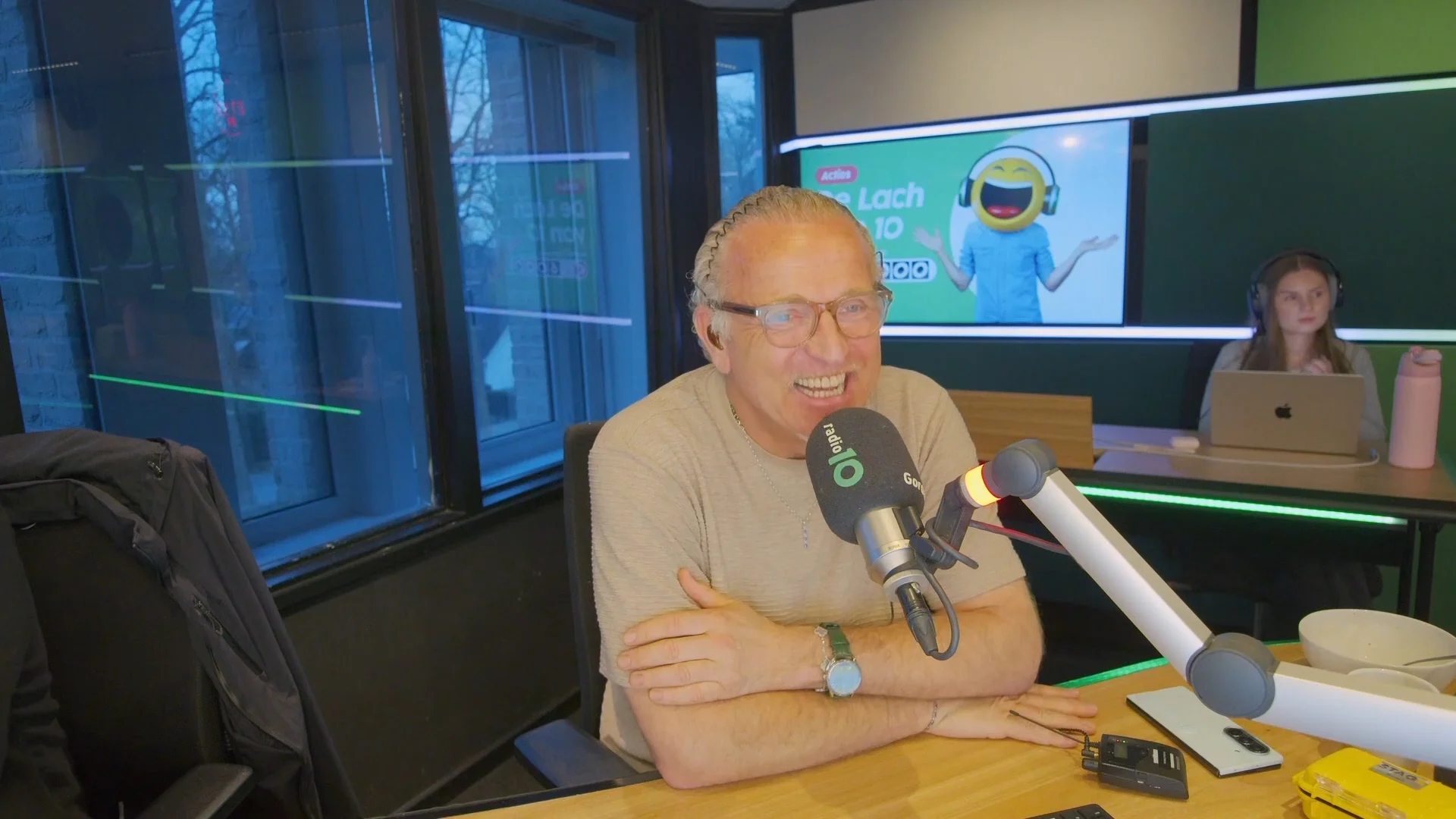 Gordon heeft een verrassing voor de mannen van VI!