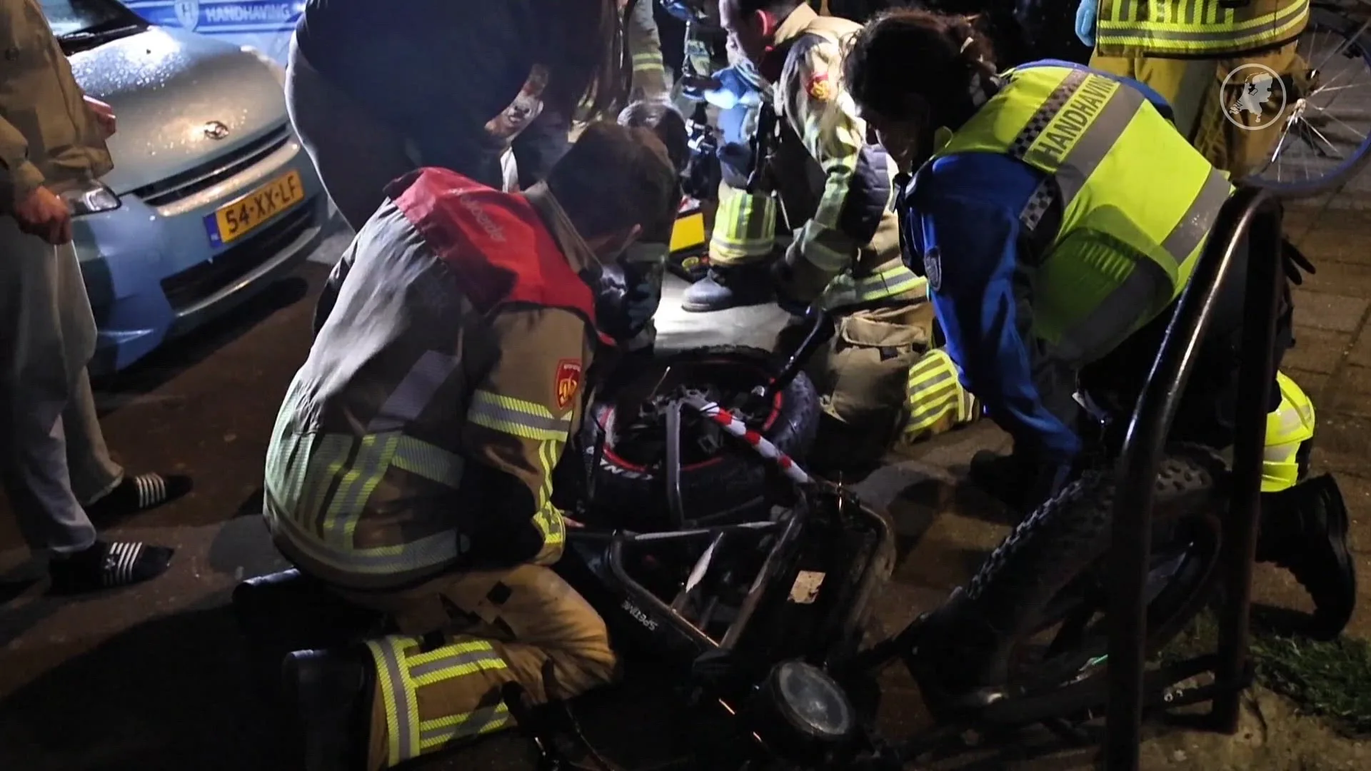 Fatbike valt om door wind in Tiel, labrador krijgt stuk metaal in oog