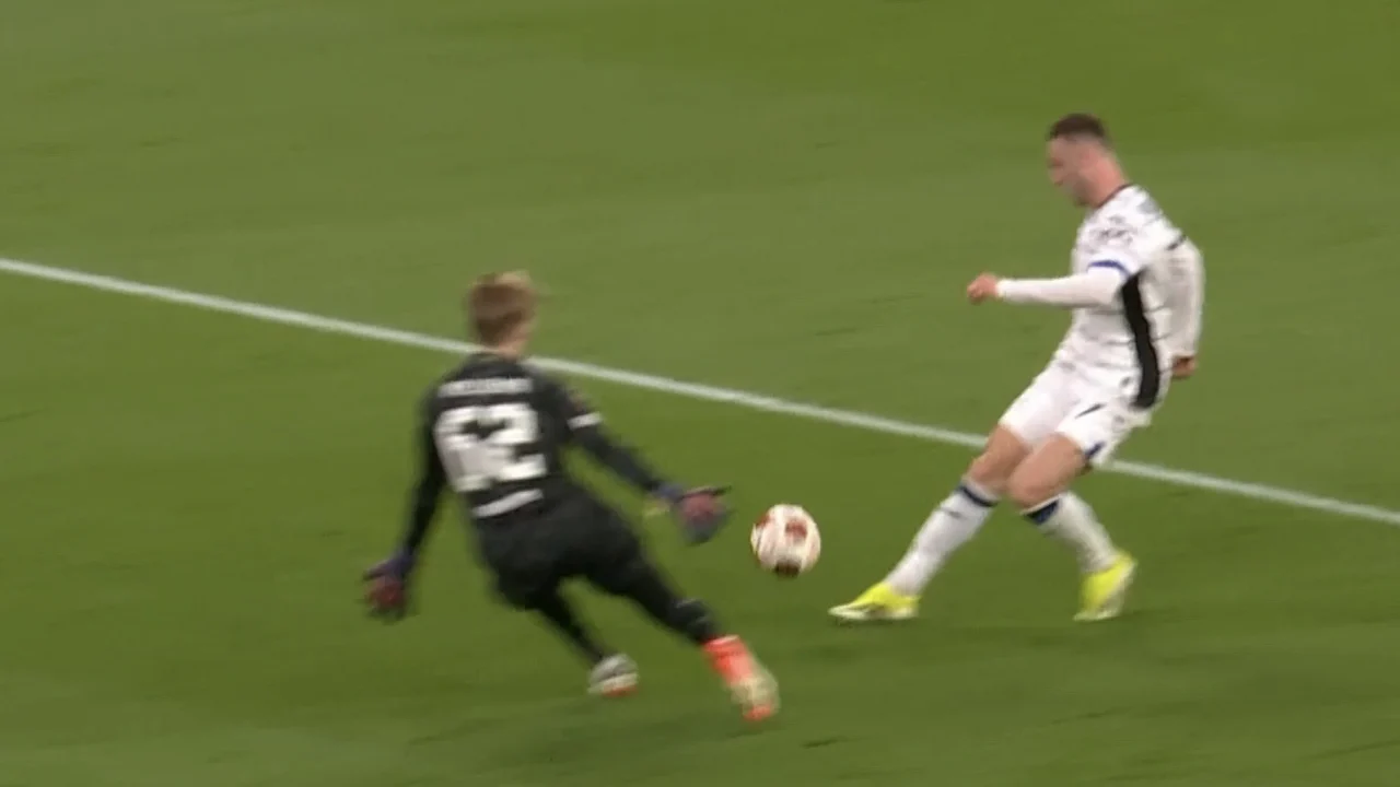 KANS: Koopmeiners mist opgelegde kans op 0-2 tegen Liverpool