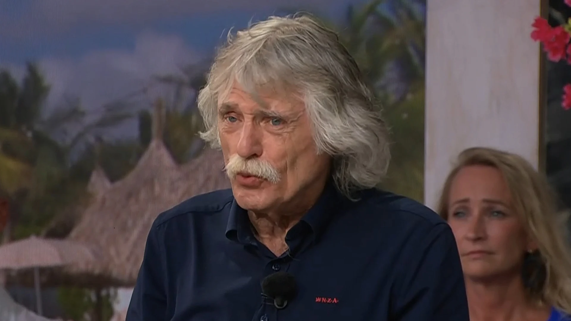 Johan Derksen: ‘Je schaamt je kapot dat zo’n gozer een Oranje-shirt aanheeft!’