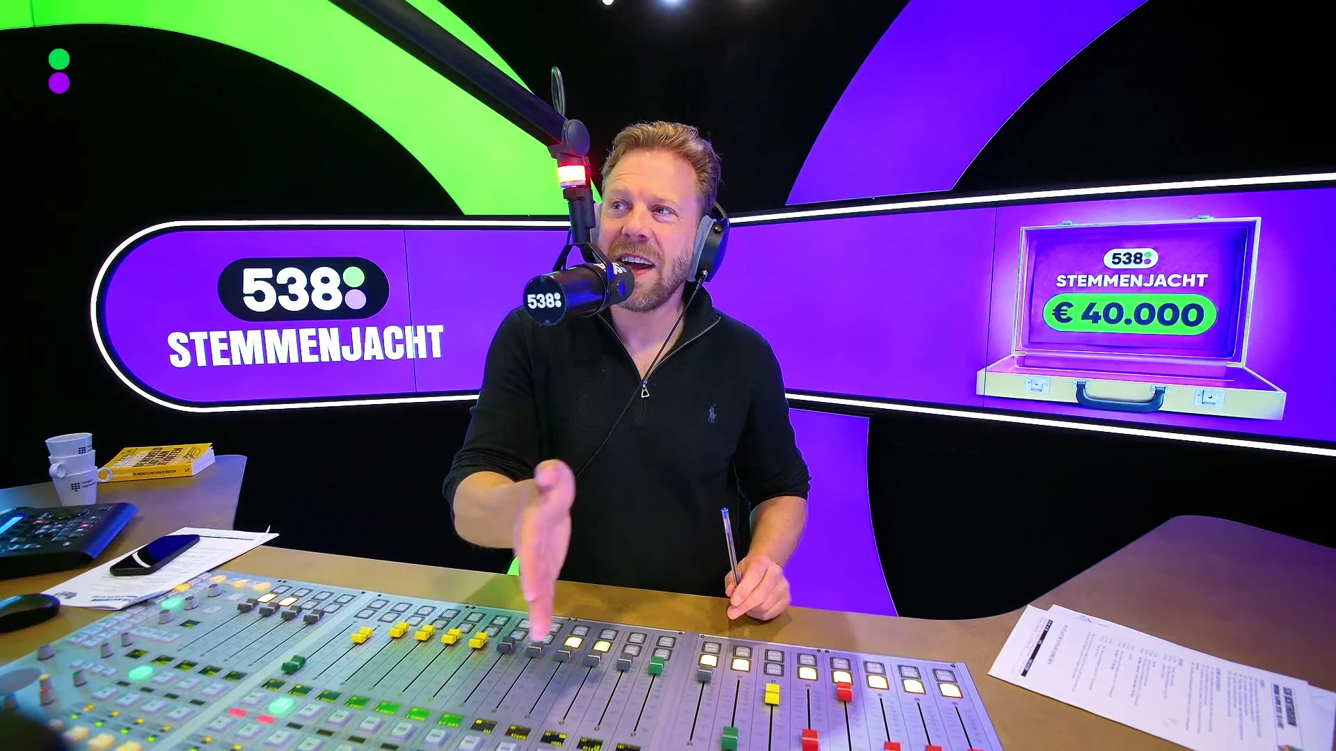 Scheidsrechter reageert op discussie tussen Wilfred Genee en Arjen Robben