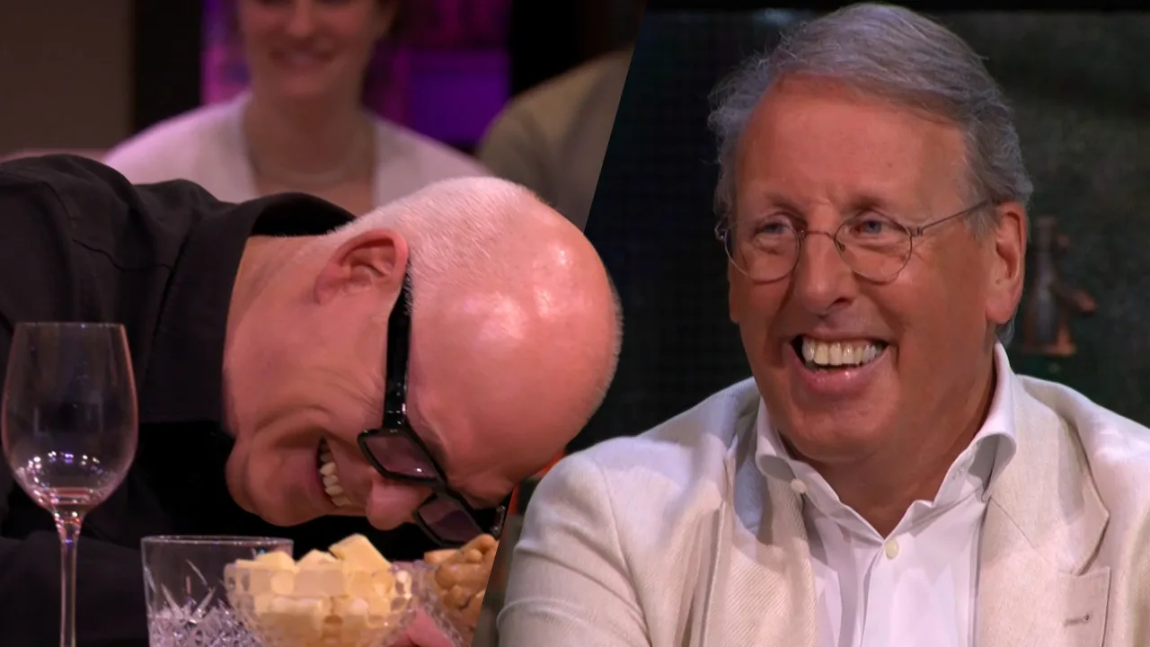 René ligt krom van het lachen na ordinaire opmerking van Chris Woerts.