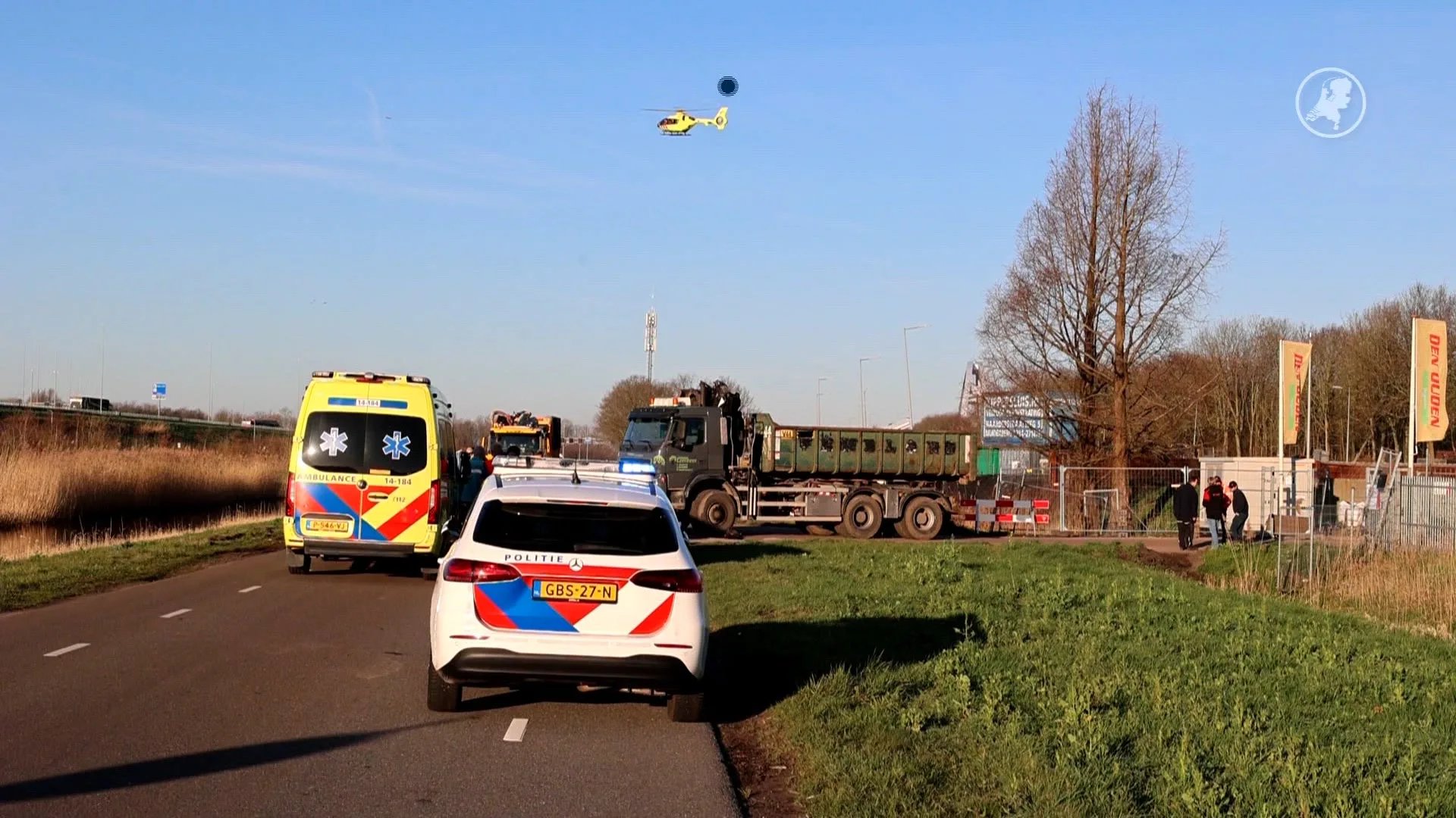 Fietser overleden na ongeluk met vrachtwagen in Muiderberg