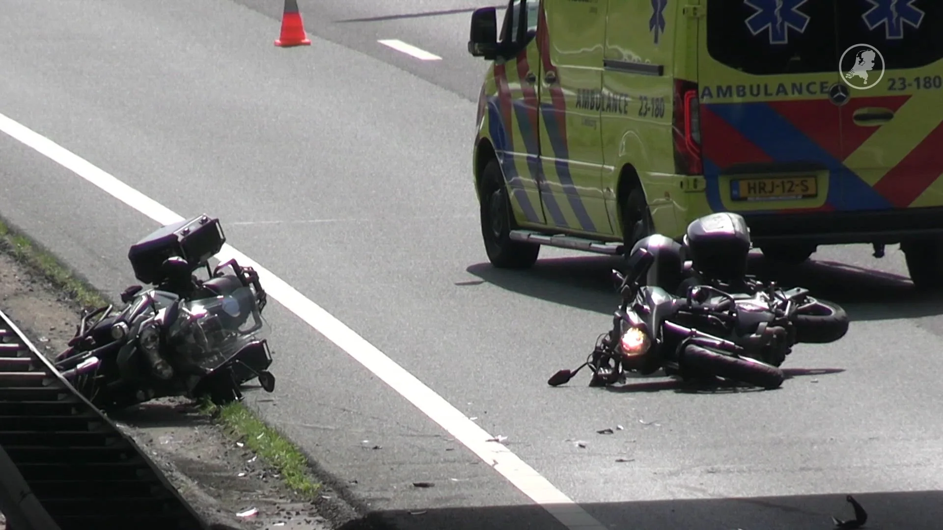 Motorrijders botsen op A74, traumahelikopter opgeroepen