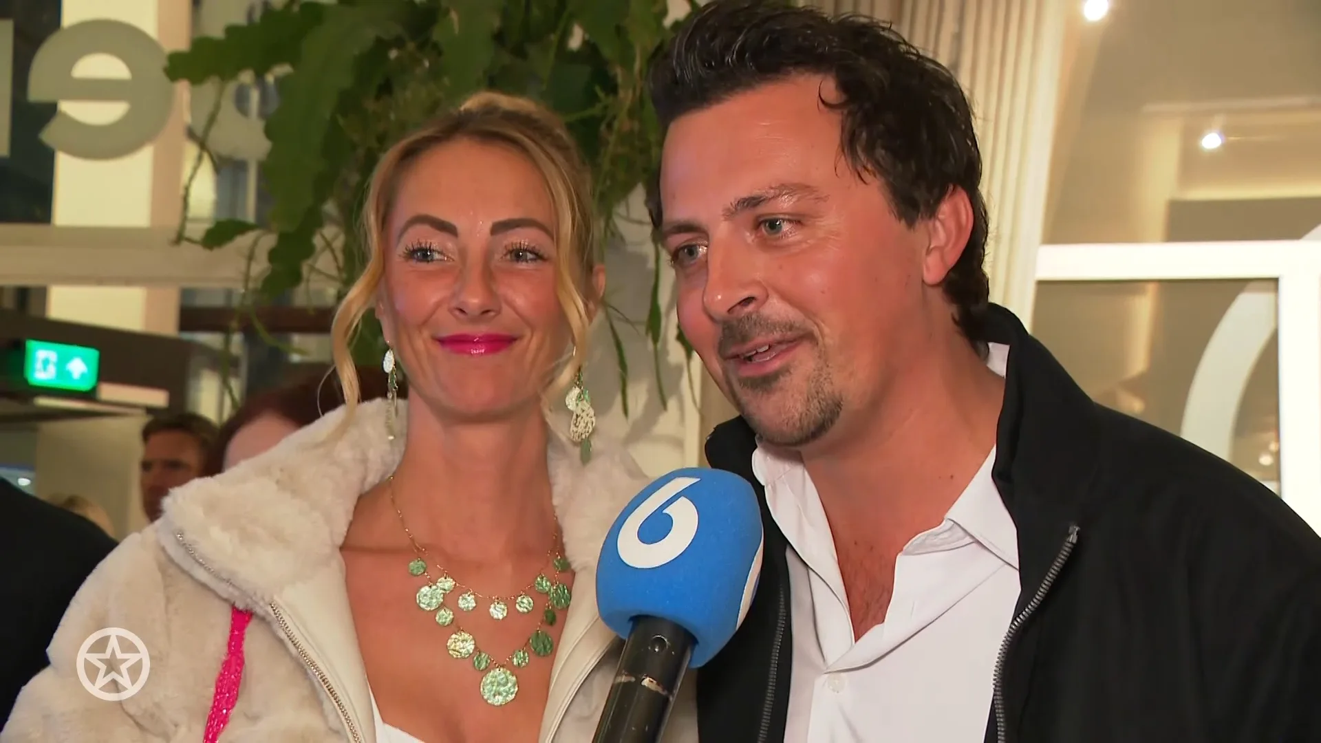Zien: Mike Hansler met Veerle voor het eerst samen op première