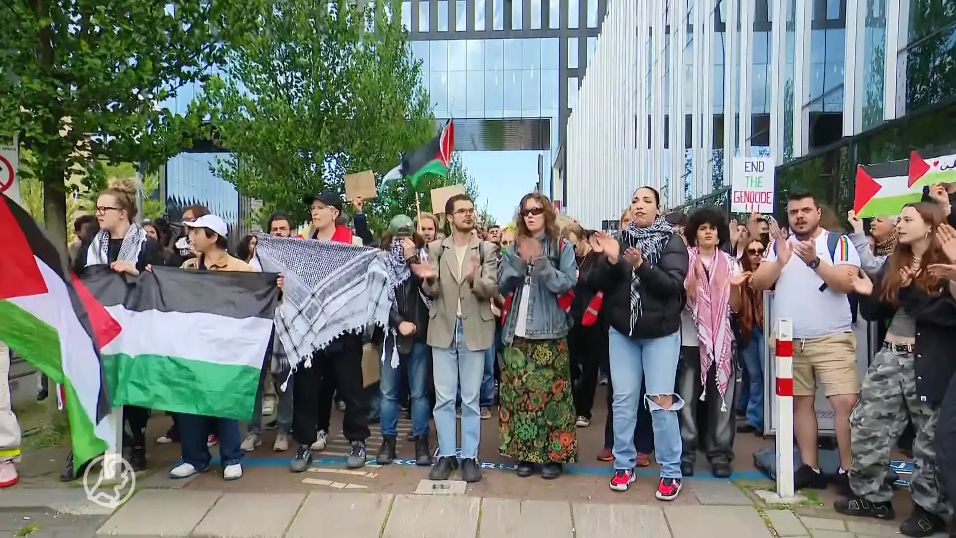 Opnieuw honderden demonstreren bij UvA: 'Ze moeten alle banden verbreken'