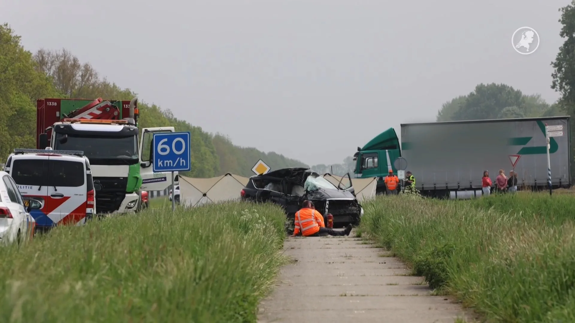 Automobilist overleden na botsing met vrachtwagen in Lelystad
