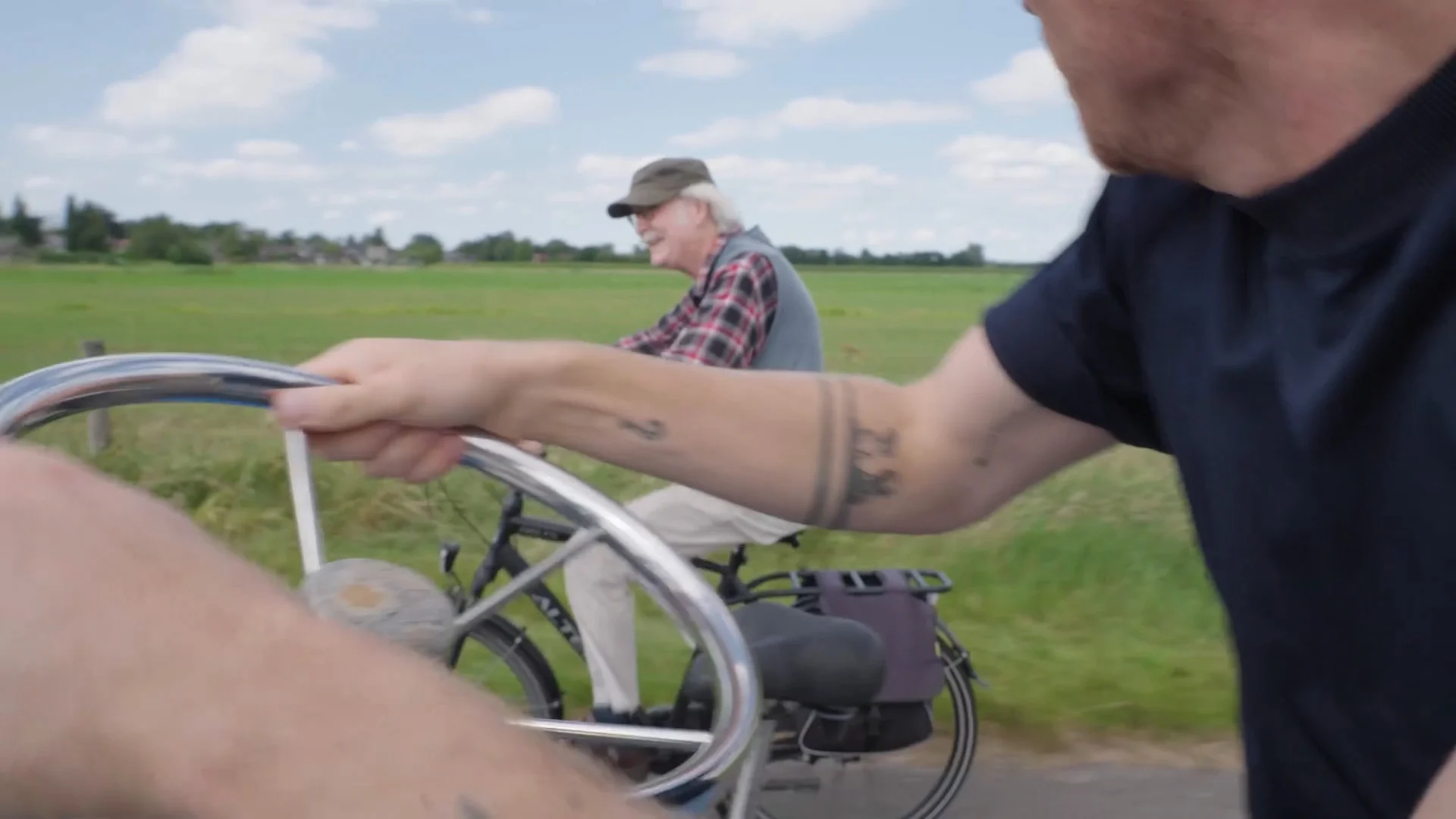 Racen tegen opa op de fiets