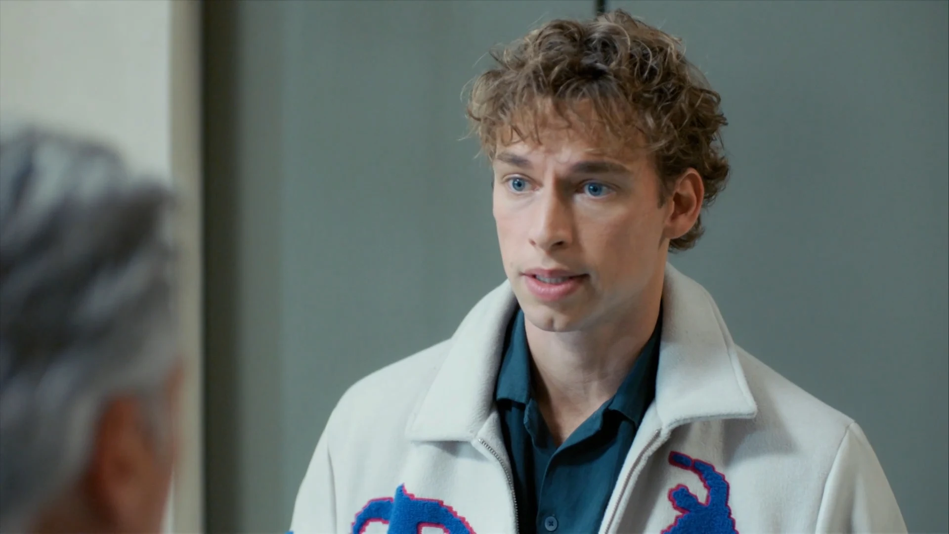 Een bekend gezicht loopt het kantoor binnen