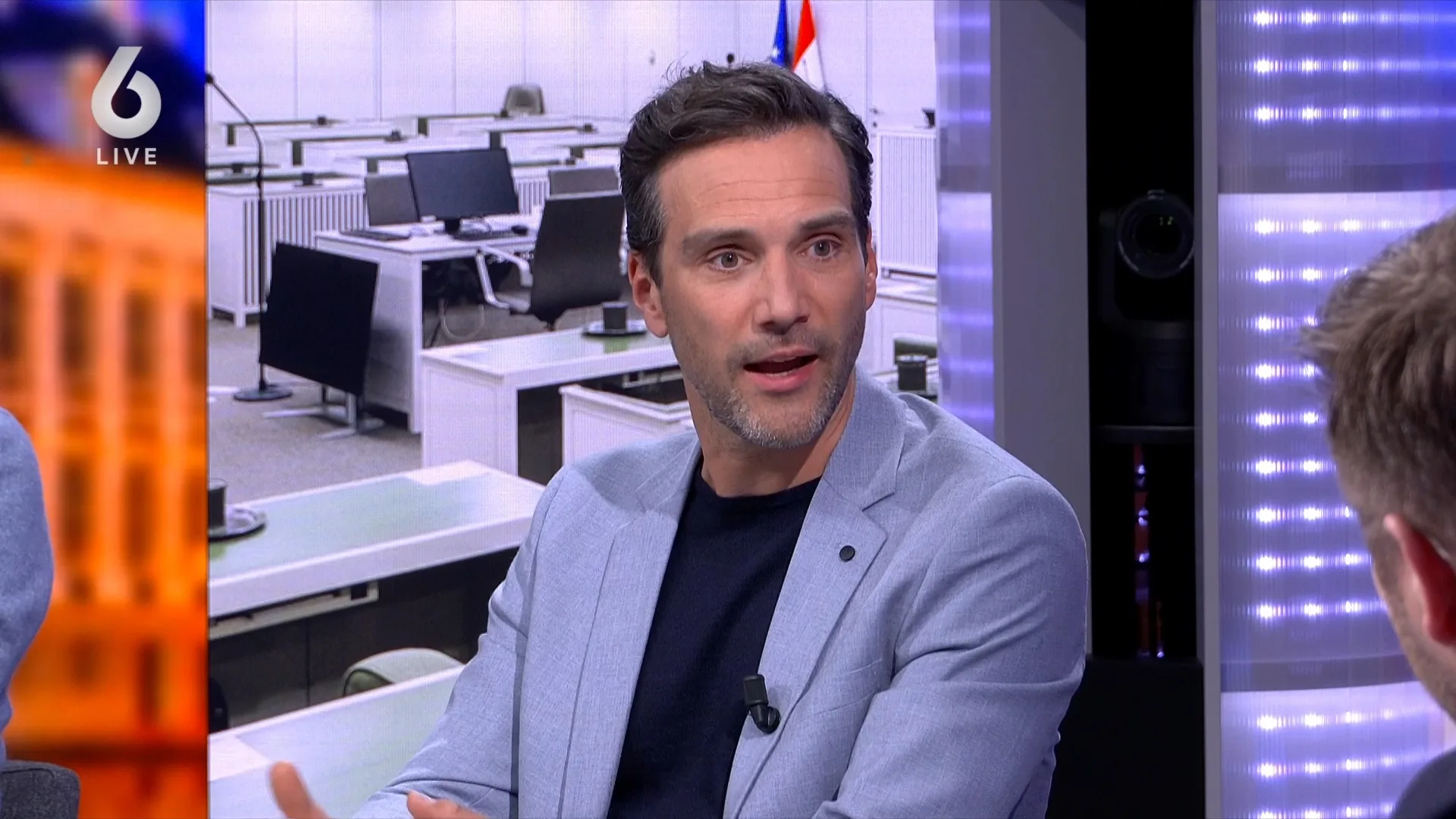 Eerste Kamer debatteert over asielwetten, Tweede Kamer is verlaten