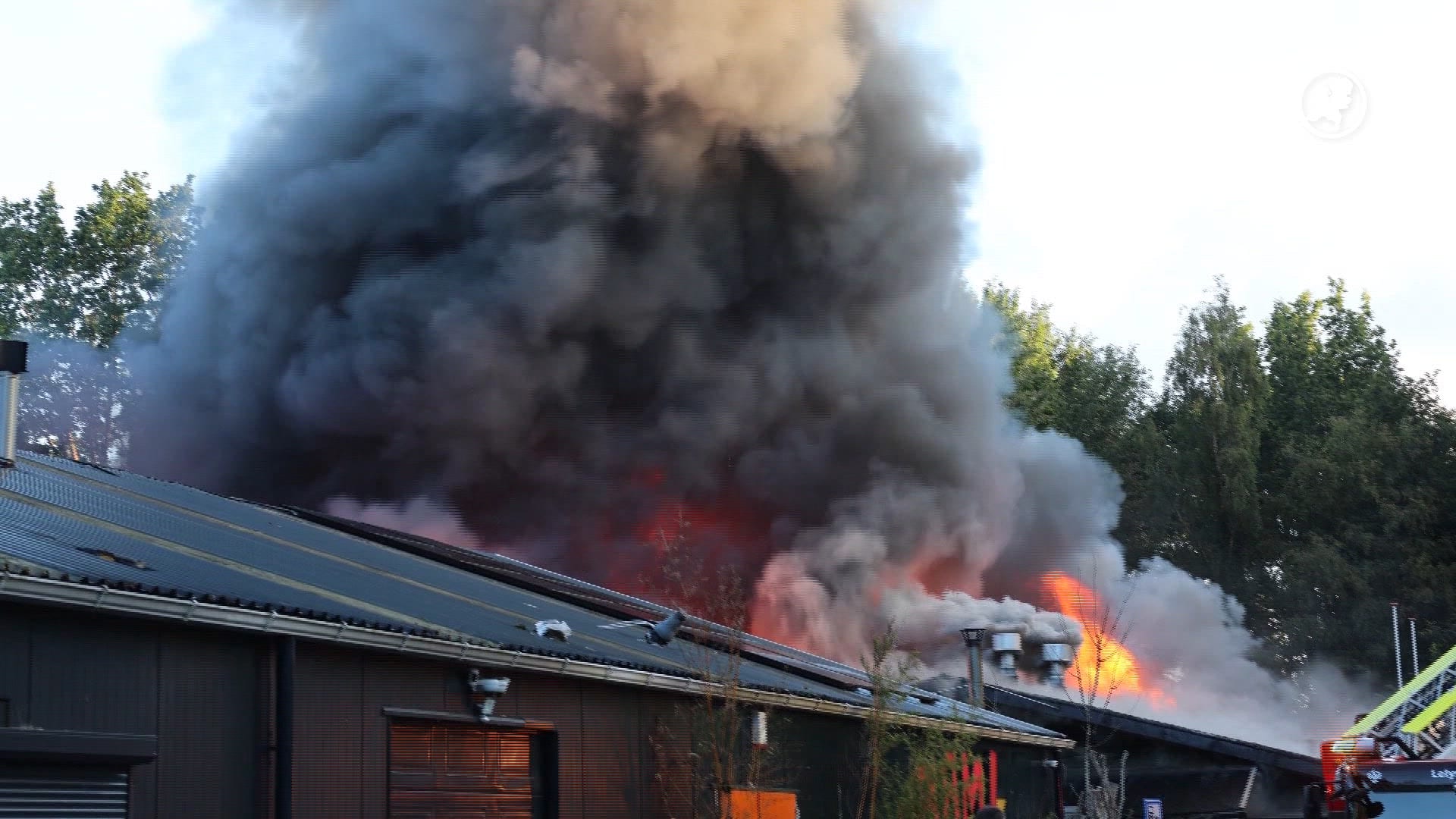 Grote brand bij voormalige parenclub in Lelystad