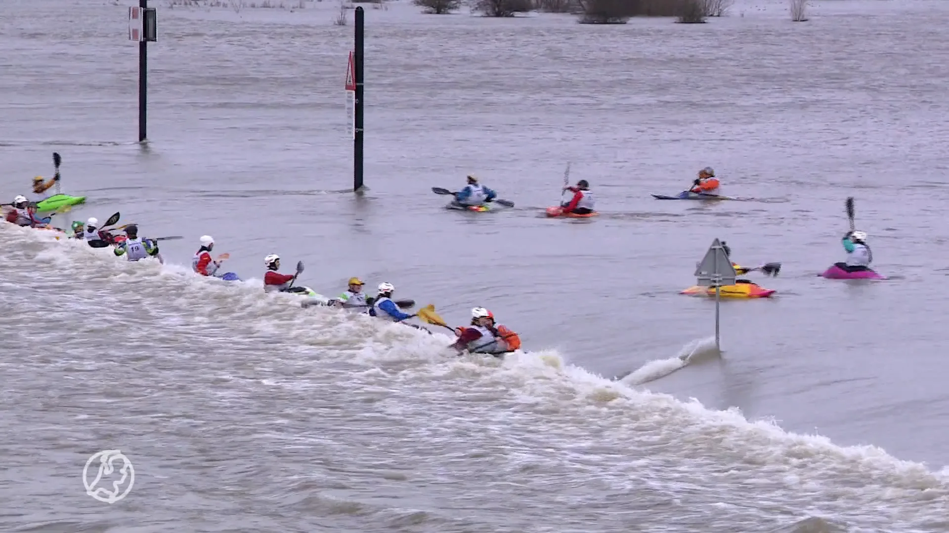 Spontaan NK freestyle op overstroomde Waal: 'Ideale moment'