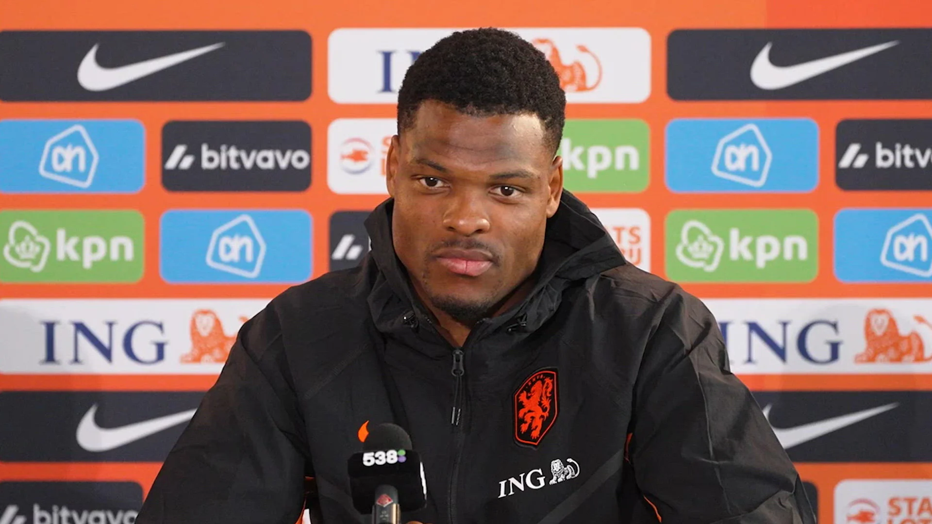 Wat is volgens Dumfries de ideale rechterflank van het Nederlands elftal?