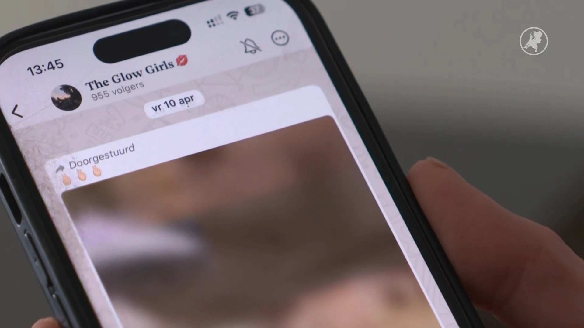 Meidenhuizen op WhatsApp lokken duizenden onbekende volgers
