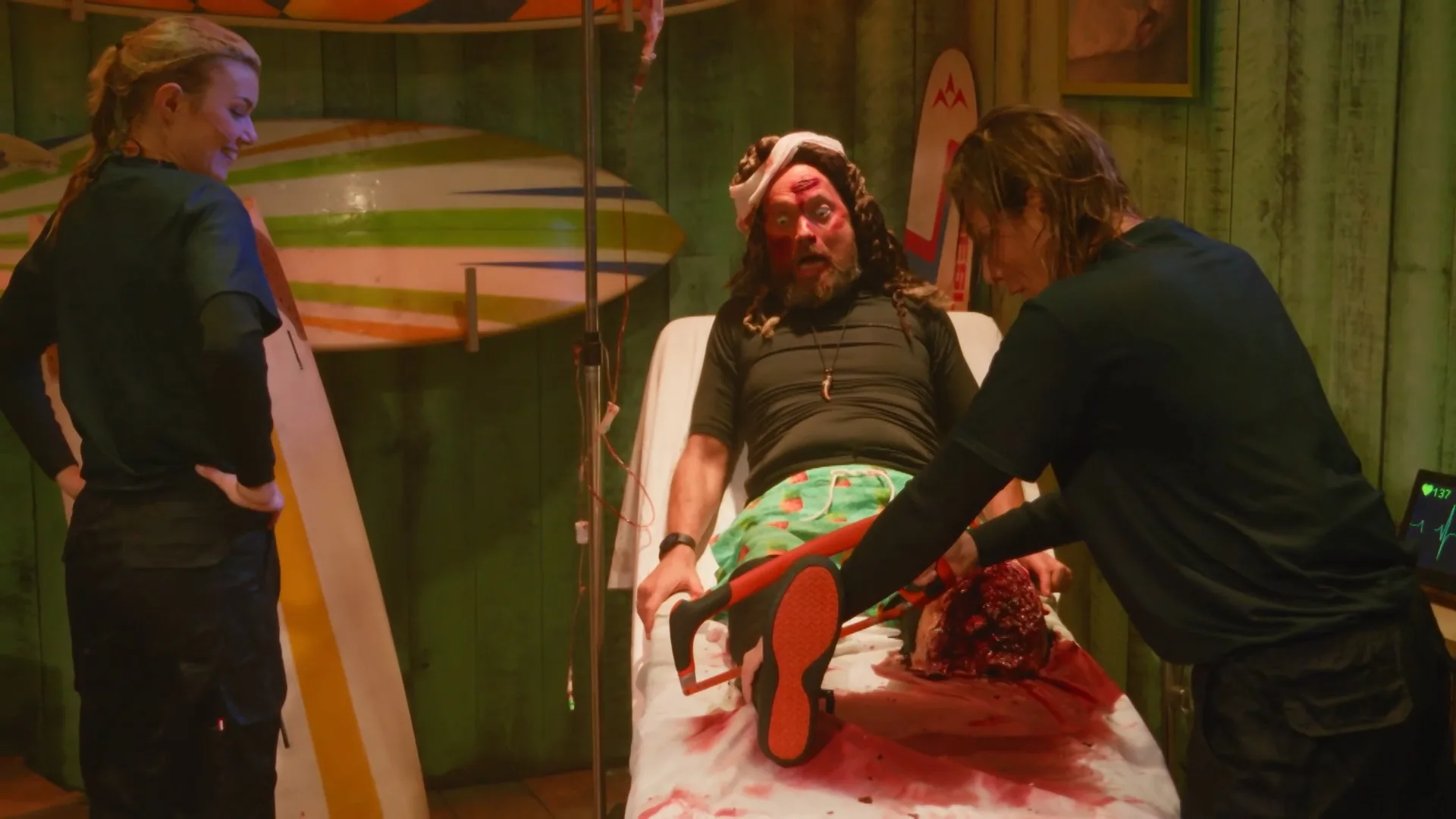 Paniek slaat toe: kandidaten staan tegenover een levensechte 'patiënt'.