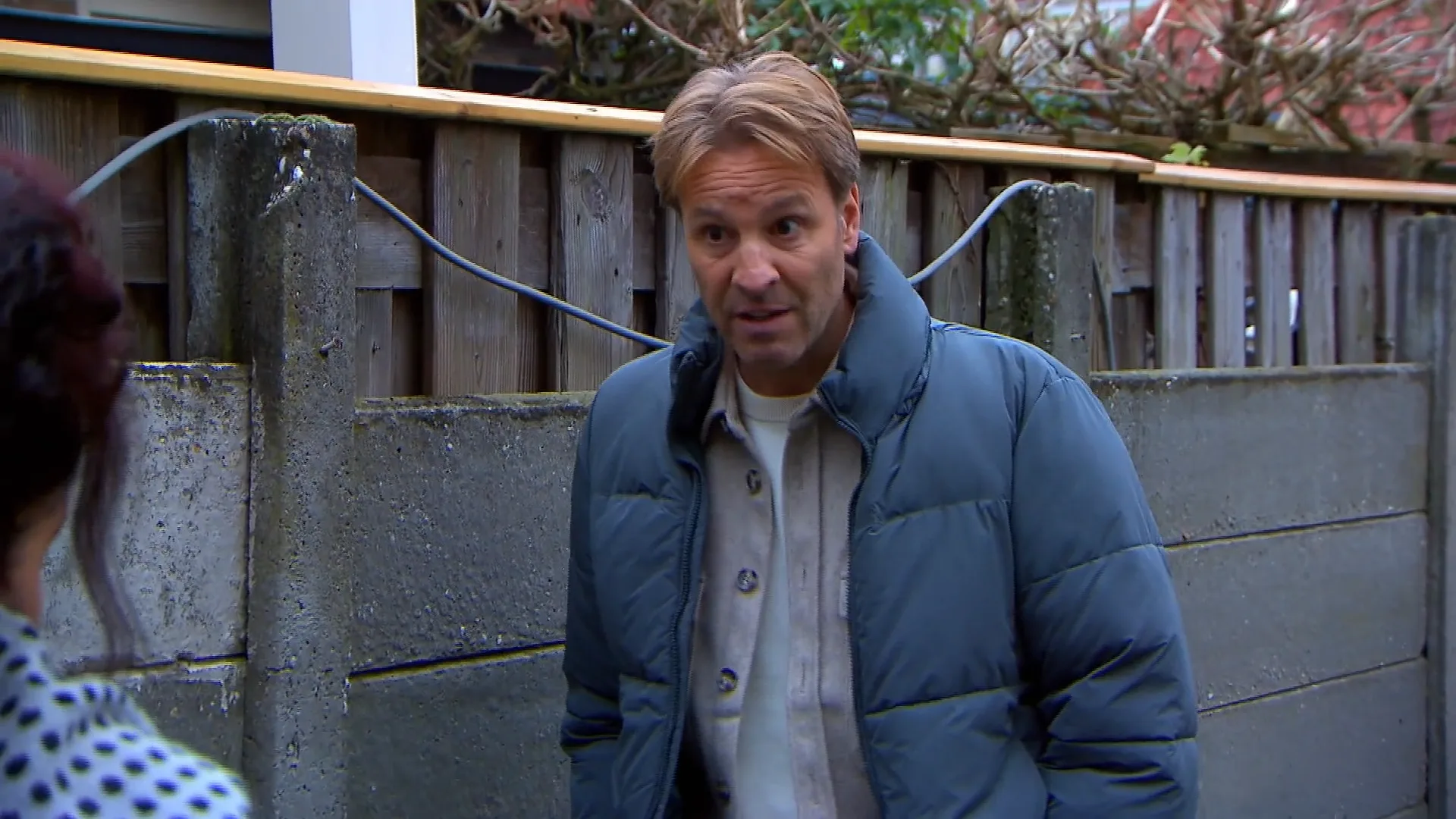 Buurman bedreigt buurvrouw in Mr. Frank Visser Doet Uitspraak: Ik weet waar je woont!"