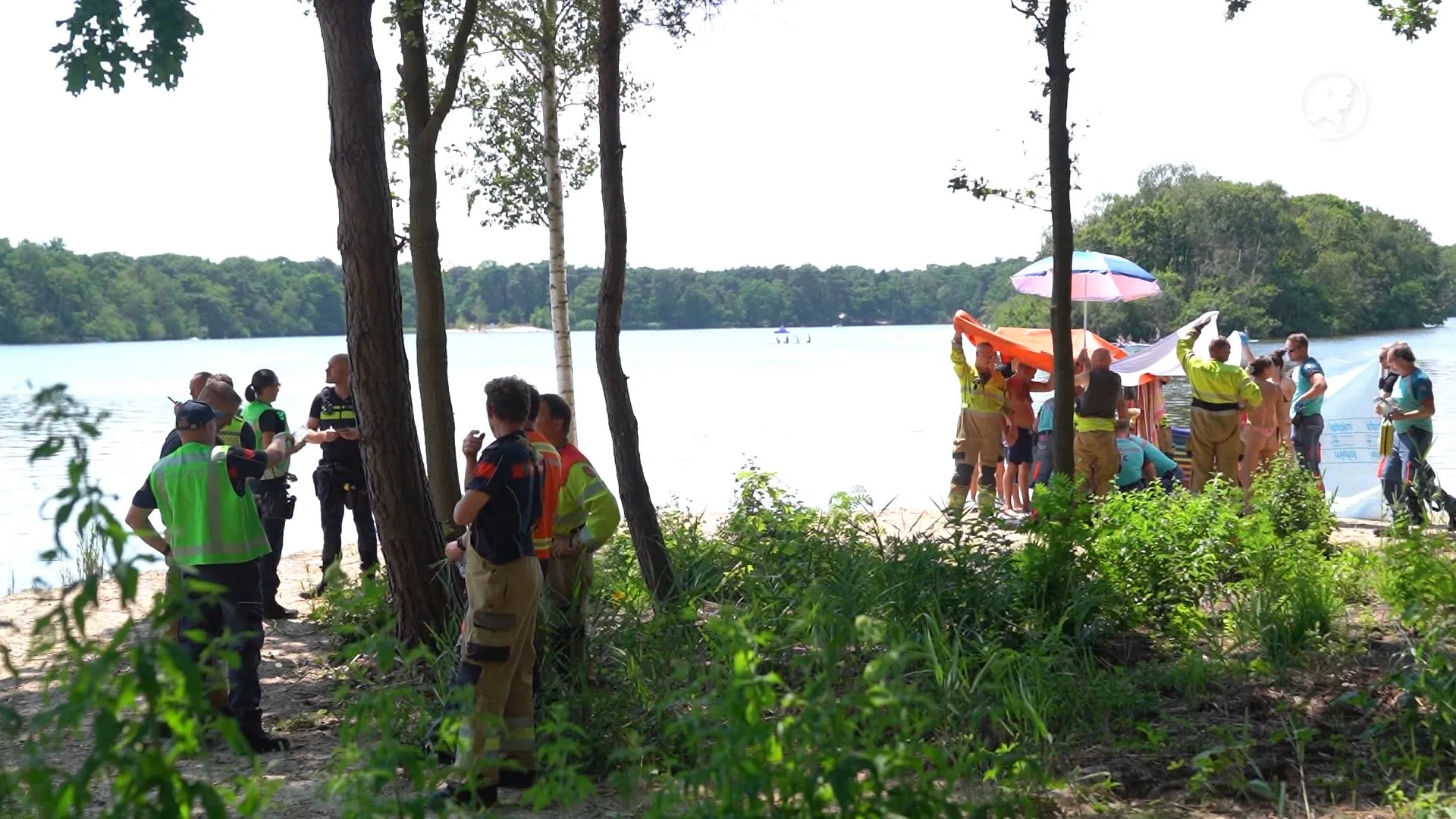 Zwemmers redden man uit water recreatieplas Vught