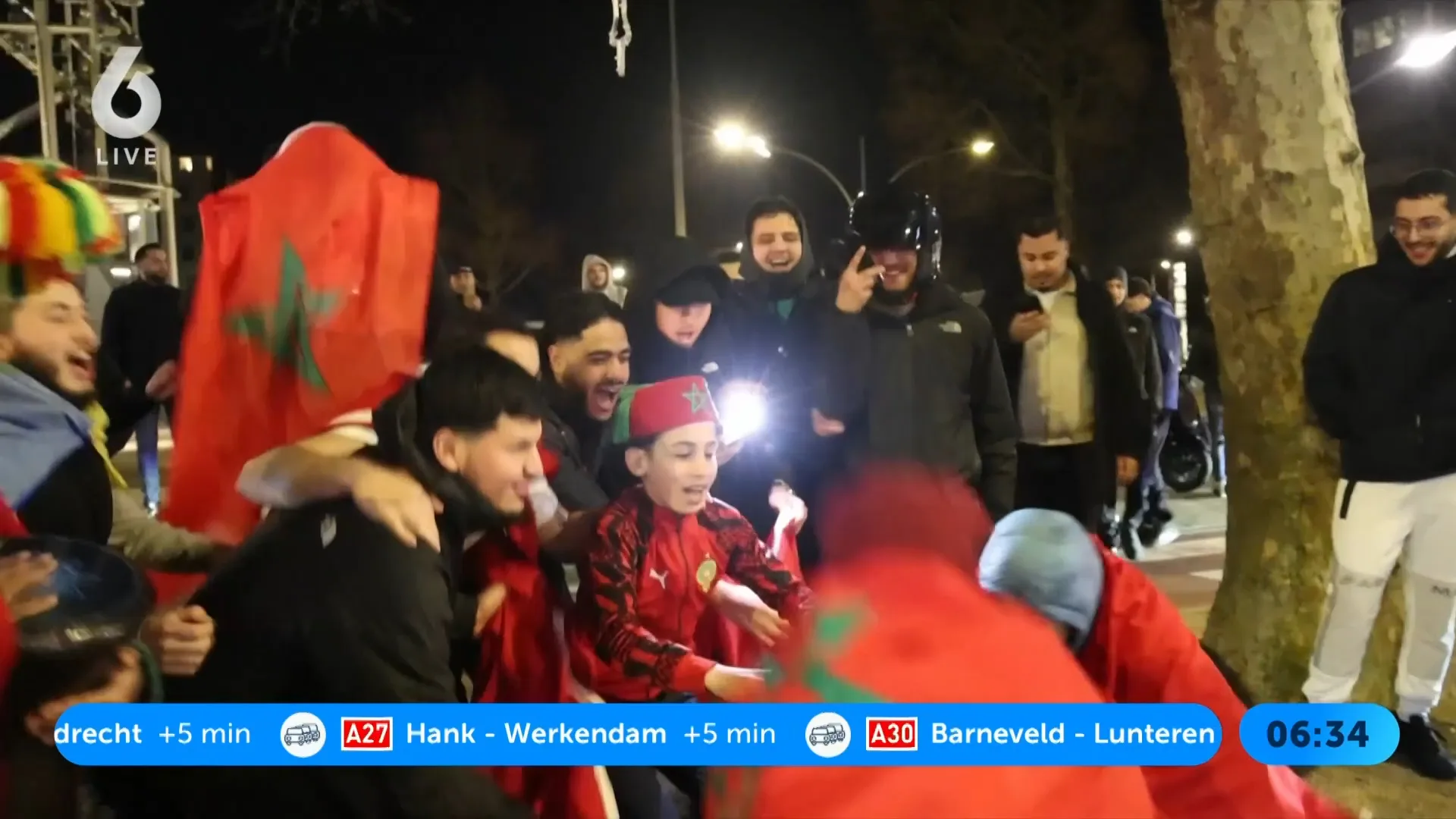 Feestende voetbalfans na winst Marokko op Afrika Cup