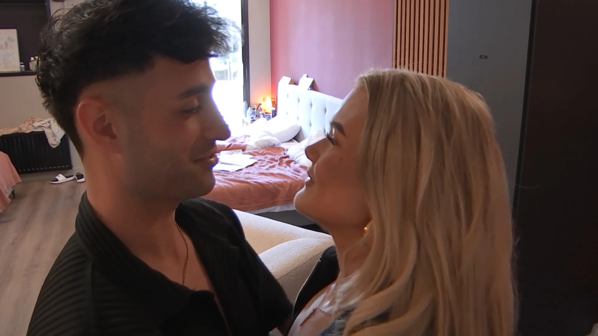 Salar wil weten hoe het met Mercedes' vader gaat