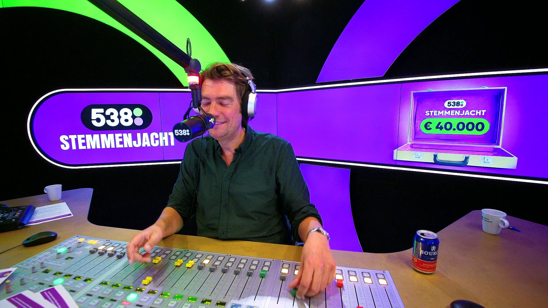 Initiatiefnemer Danny over de oranje versiering in Den Haag