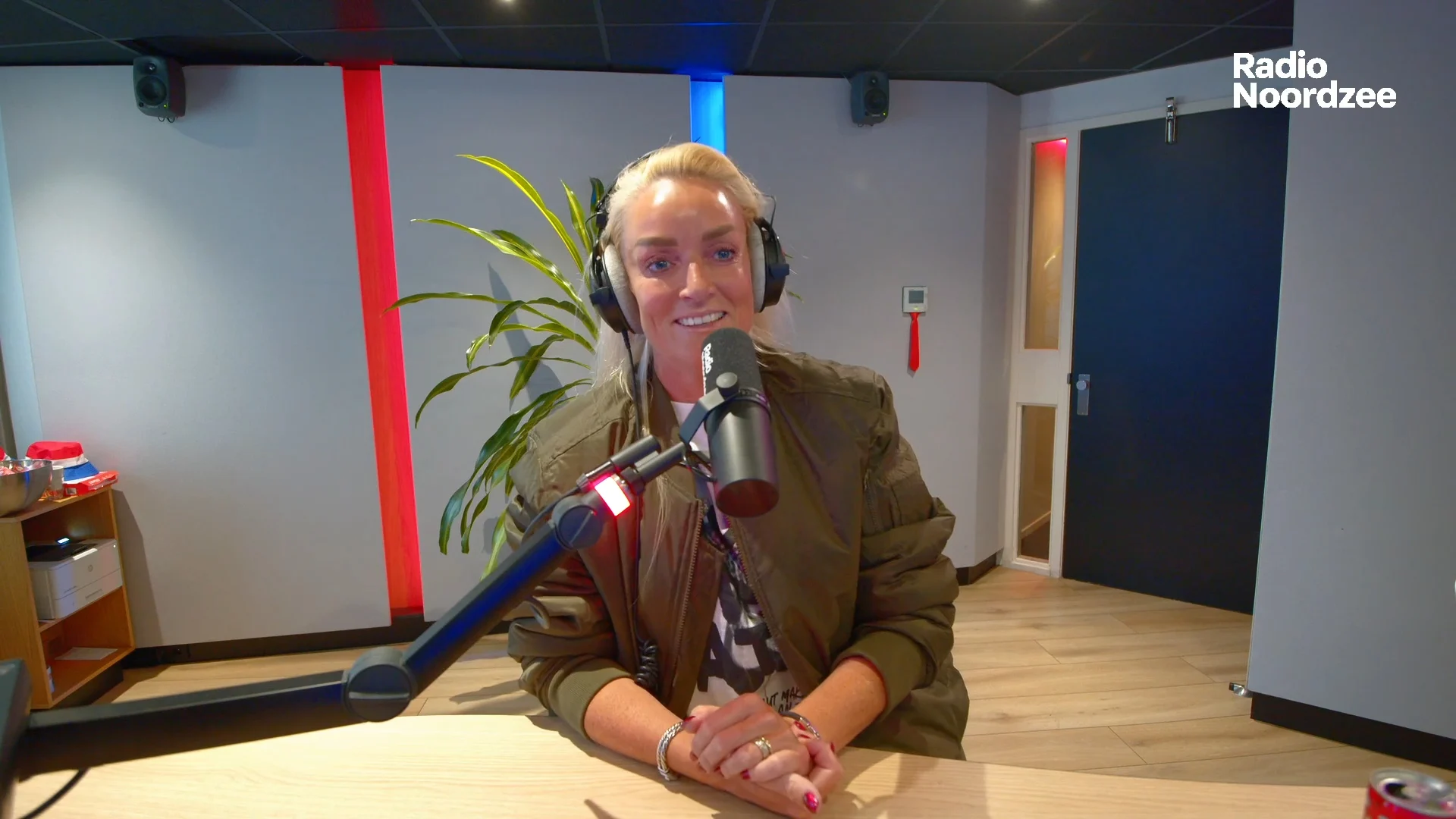 Samantha Steenwijk deelt boodschap achter nieuwe single 'Je Weet Niet Wat Je Mist'