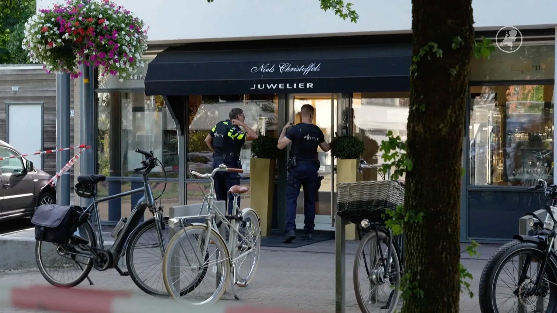 Drie daders overvallen juwelier in Zeewolde en vluchten met buit