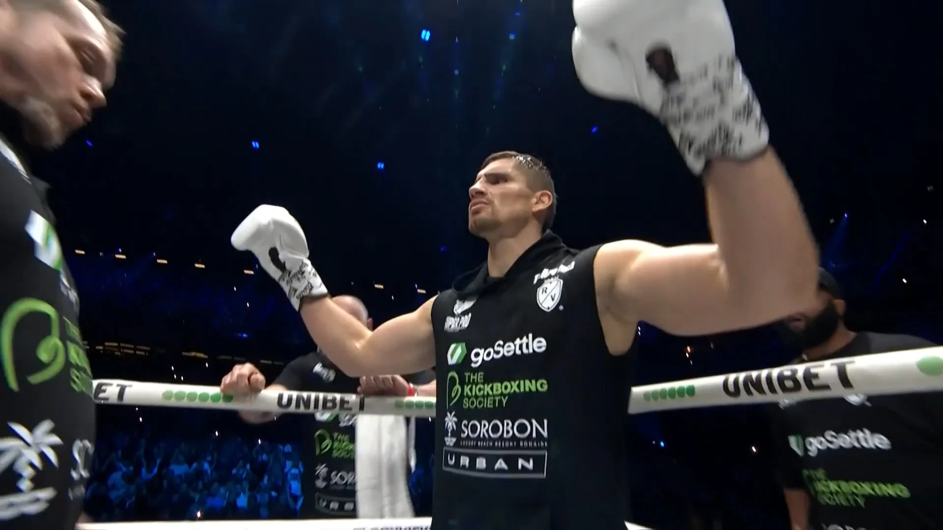 WALKOUT Rico Verhoeven - GLORY 100