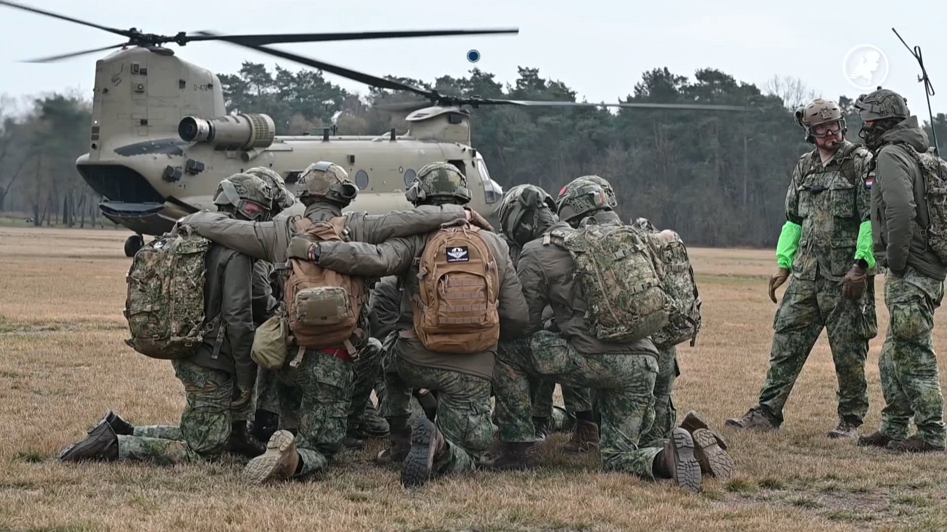 Defensie oefent met helikopters rond Groesbeek