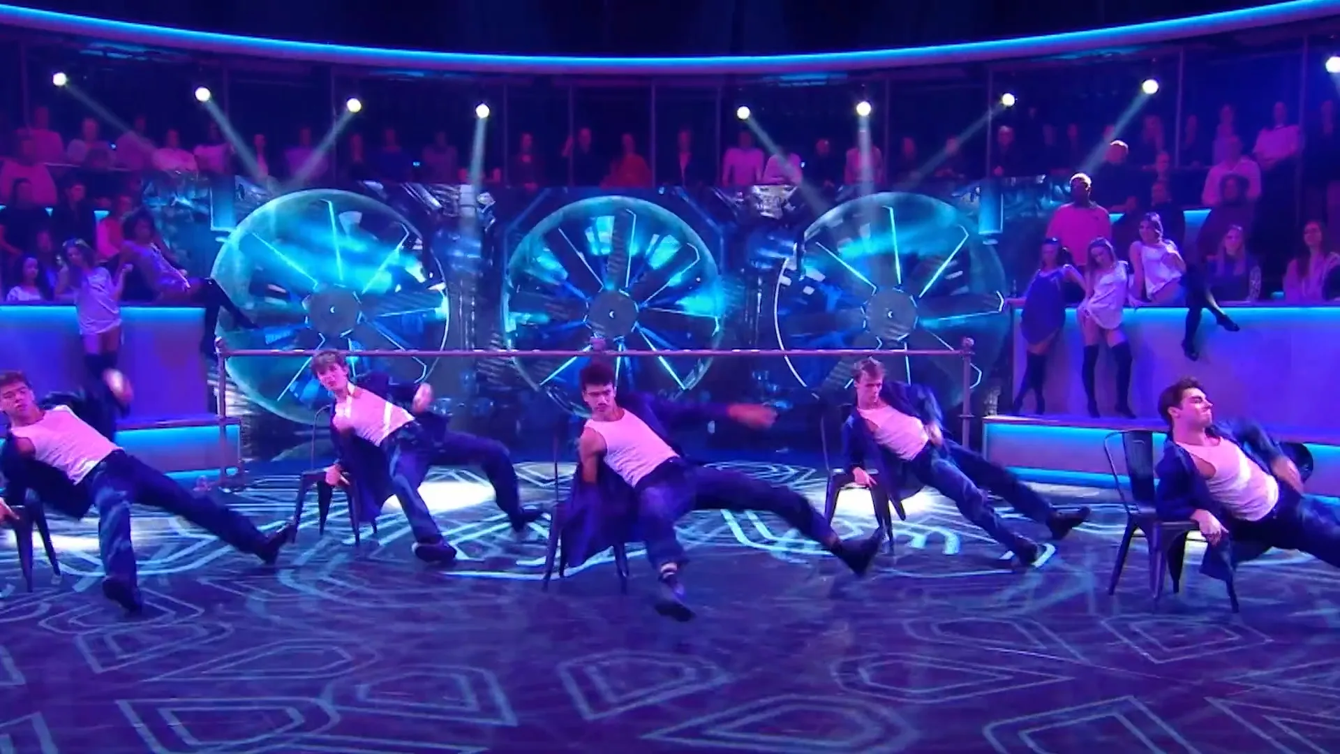 Groepsdans vol energie en attitude | Studioshows Deel 4