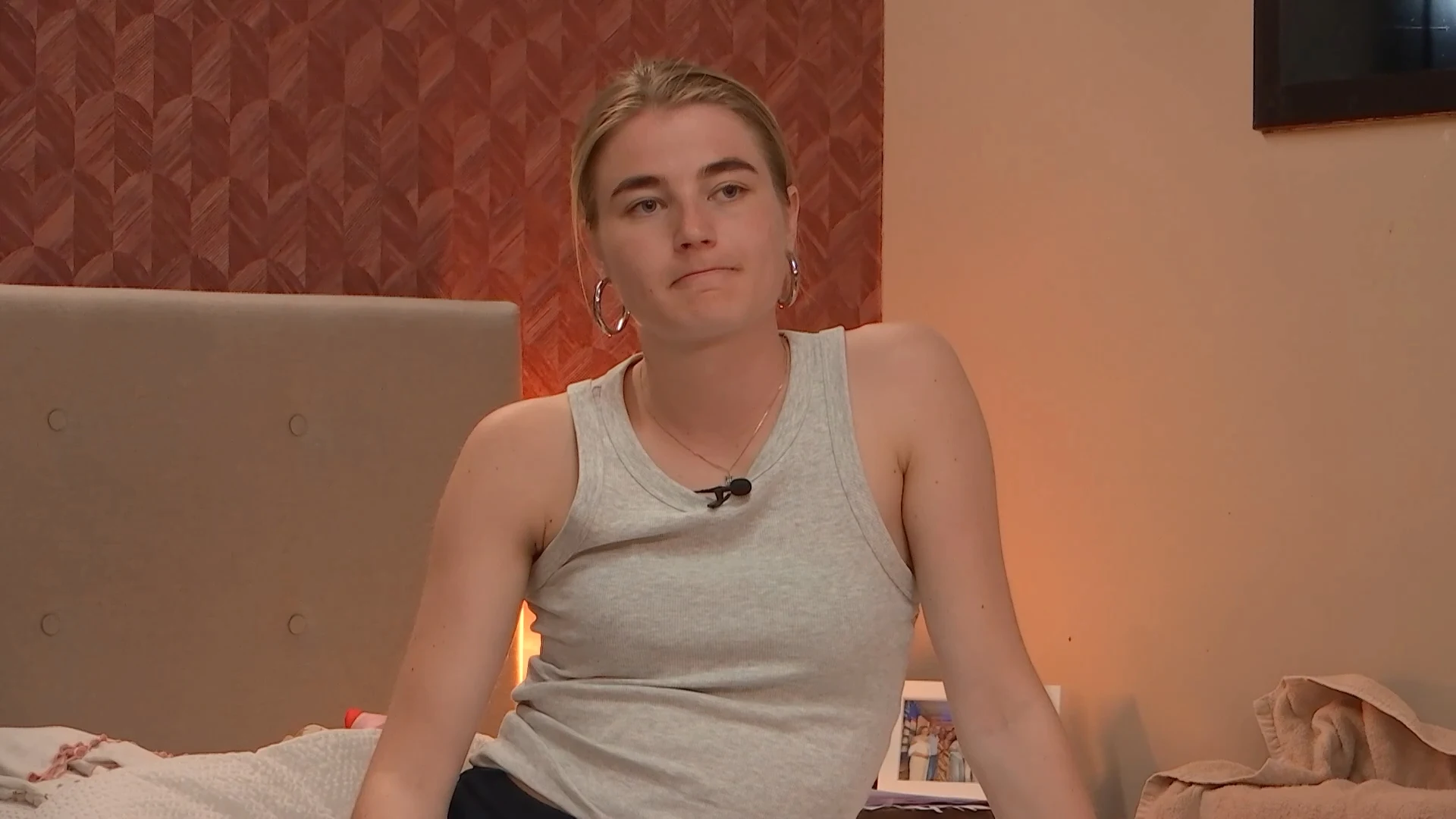 Anouk wil graag naar huis bellen: 'Het is gewoon een gevoel'