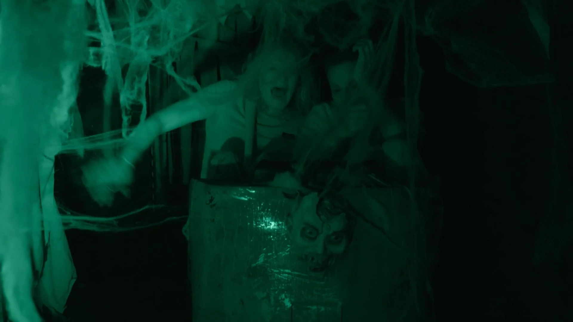 Giel en Tygo DOODSBANG in HORRORHUIS!