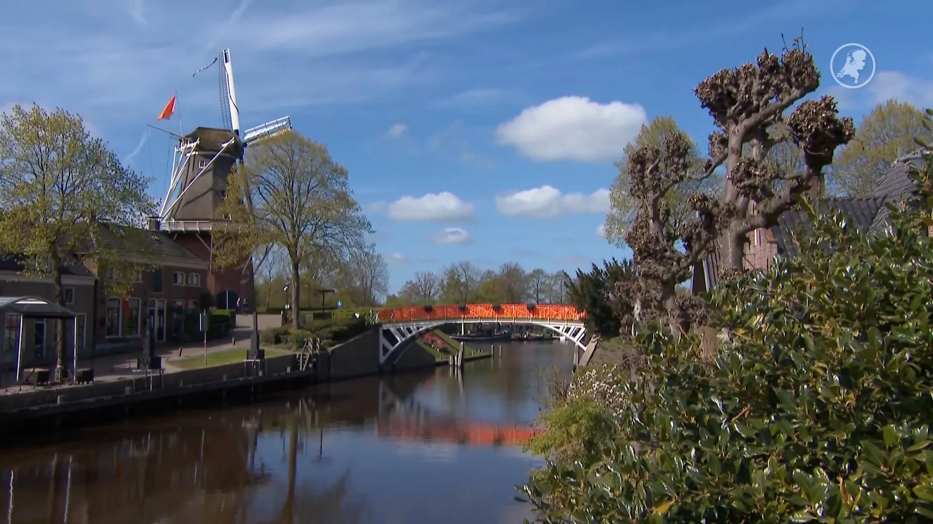 Dokkum maakt zich op voor Koningsdag, alle ogen op schaatsende koning